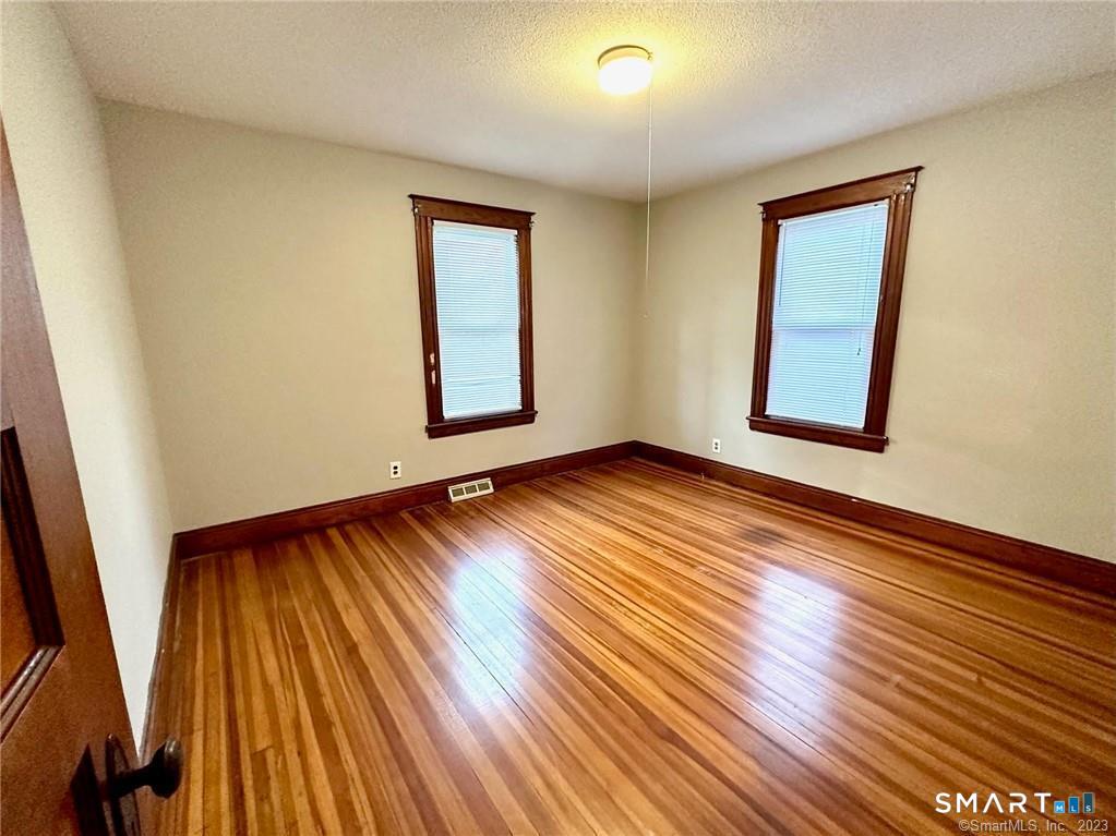 New Britain, Connecticut 06051, United States, 2 Bedrooms Bedrooms, ,1 BathroomBathrooms,Residential,Active,253870