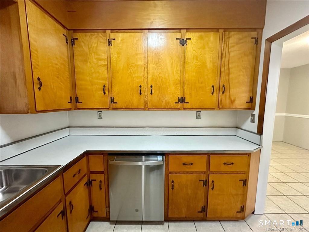 New Britain, Connecticut 06051, United States, 2 Bedrooms Bedrooms, ,1 BathroomBathrooms,Residential,Active,253870