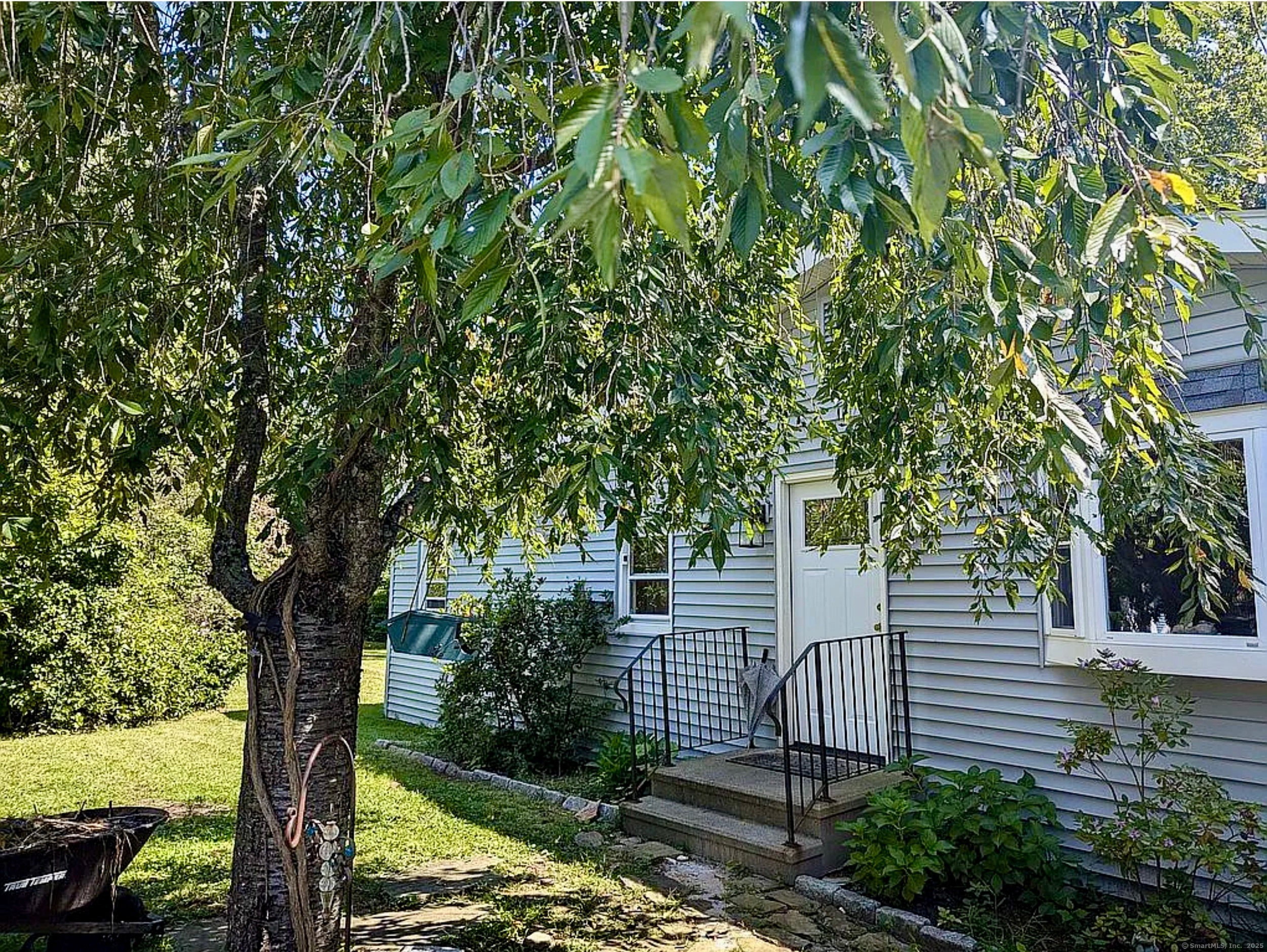 215 White Birch Drive, Southbury, Connecticut image 1