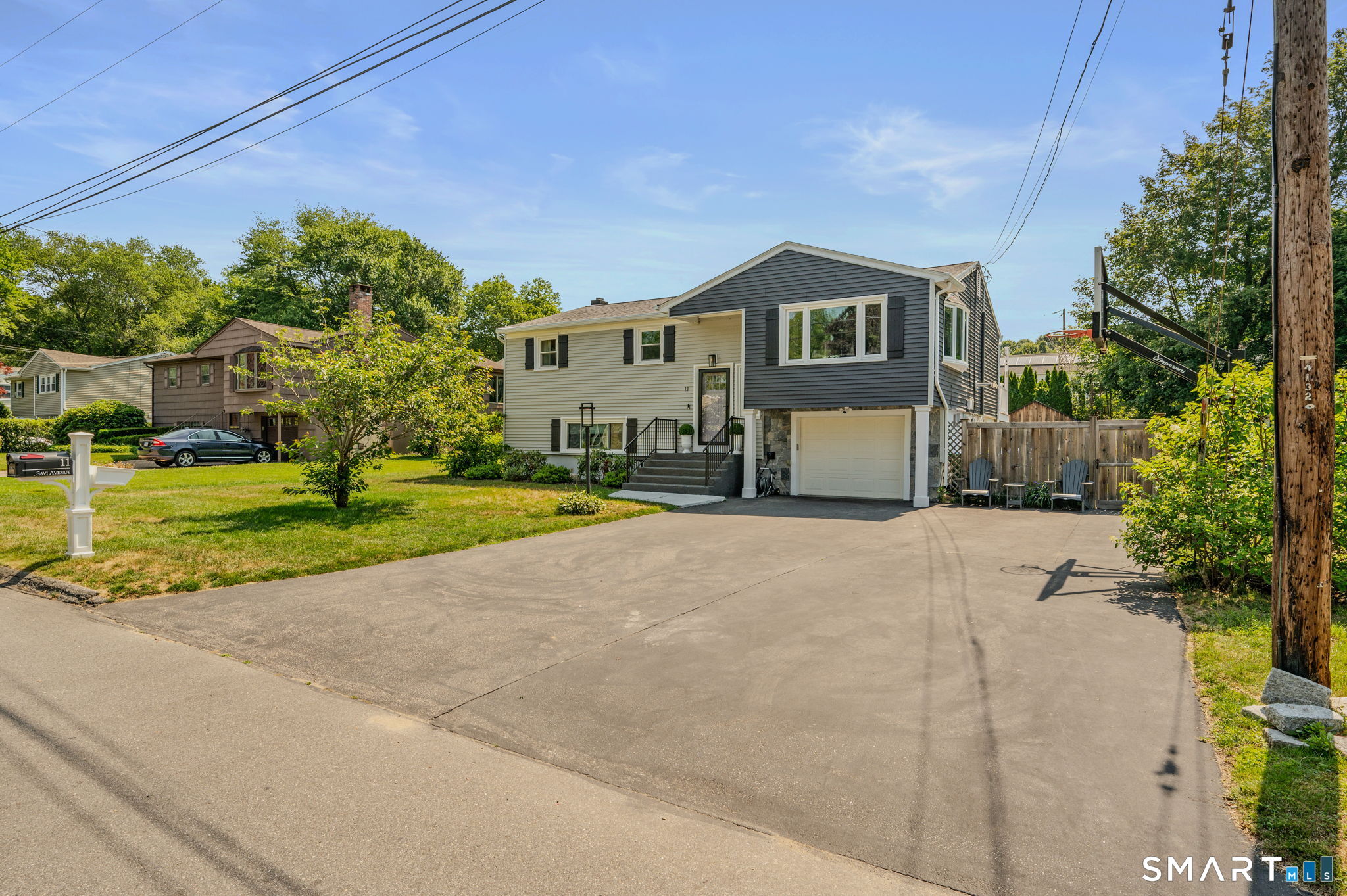 11 Savi Avenue