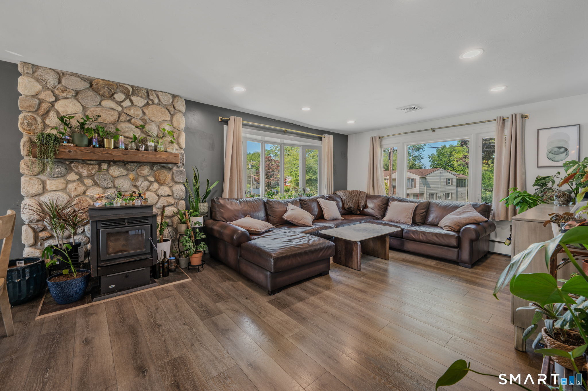 11 Savi Avenue