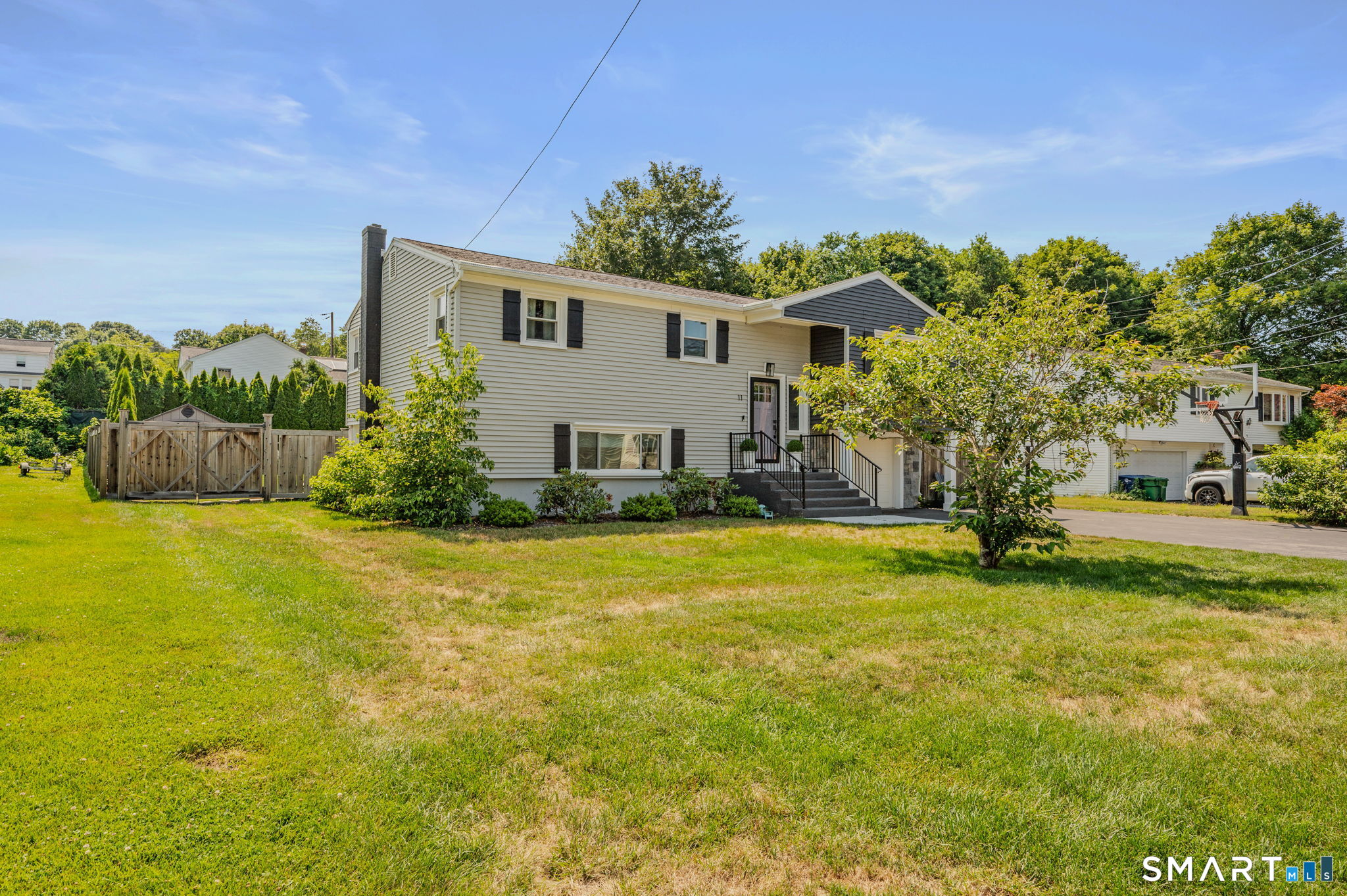 11 Savi Avenue