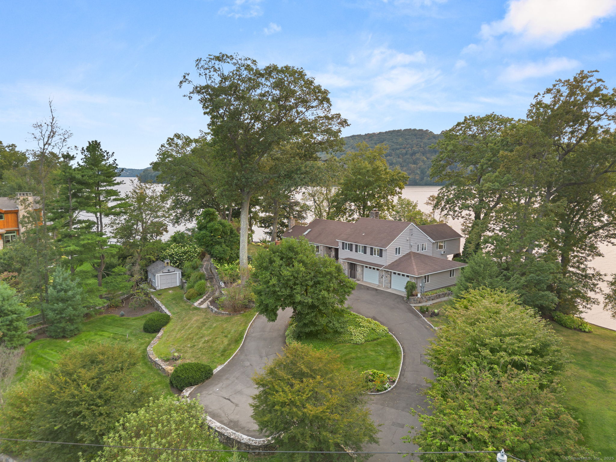 142 Lake Drive South