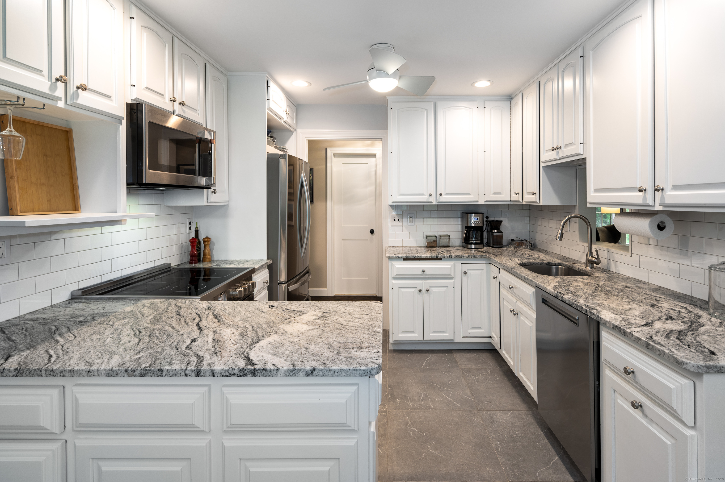 105 Northwood Lane, Stamford, Connecticut image 17
