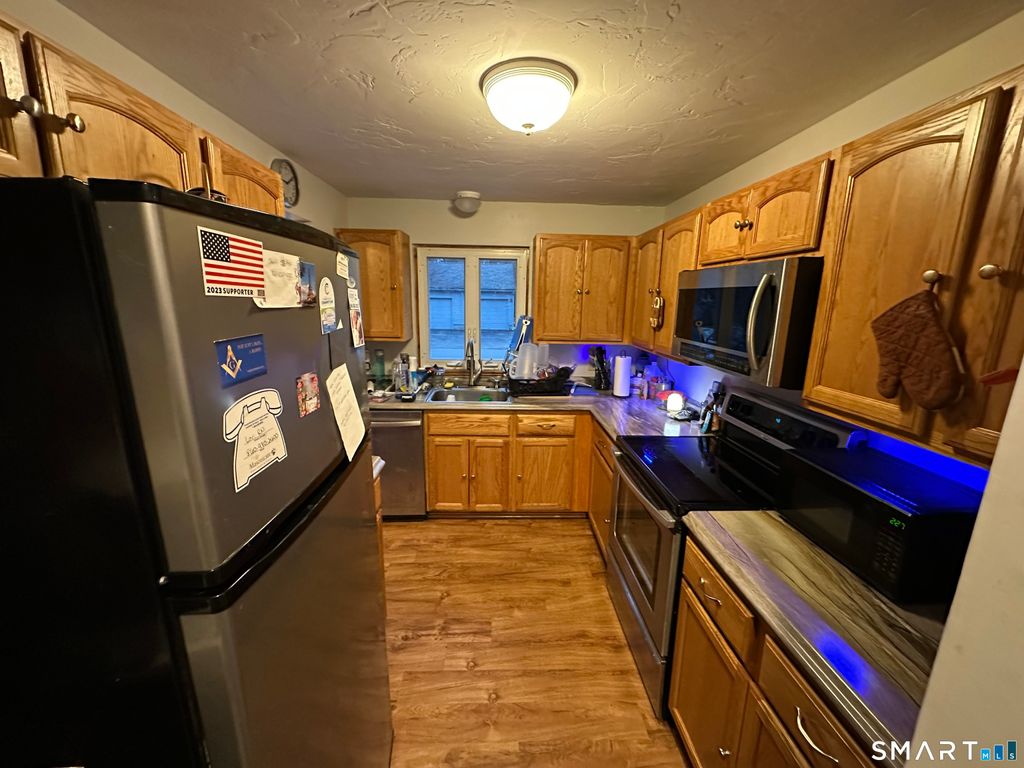 Photo of 25 Woodstock Meadows #25, Woodstock, CT 06281 (MLS # 24149030)