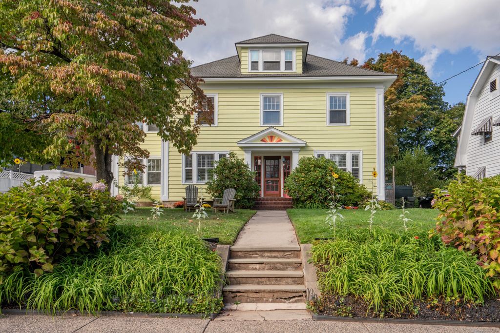 Photo of 1640 Boulevard Boulevard, West Hartford, CT 06107 (MLS # 24111582)