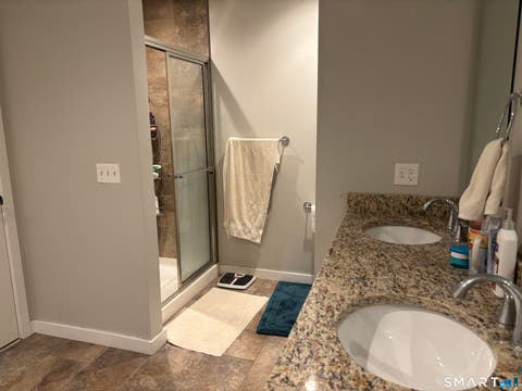 Tiny photo for 133 Harbor Close #133, New Haven, CT 06519 (MLS # 24201716)