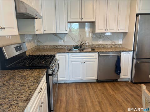 Tiny photo for 133 Harbor Close #133, New Haven, CT 06519 (MLS # 24201716)