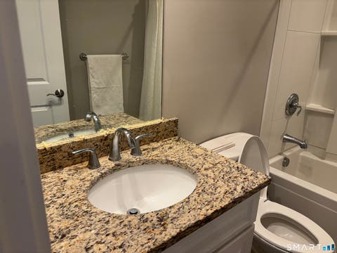 Tiny photo for 133 Harbor Close #133, New Haven, CT 06519 (MLS # 24201716)