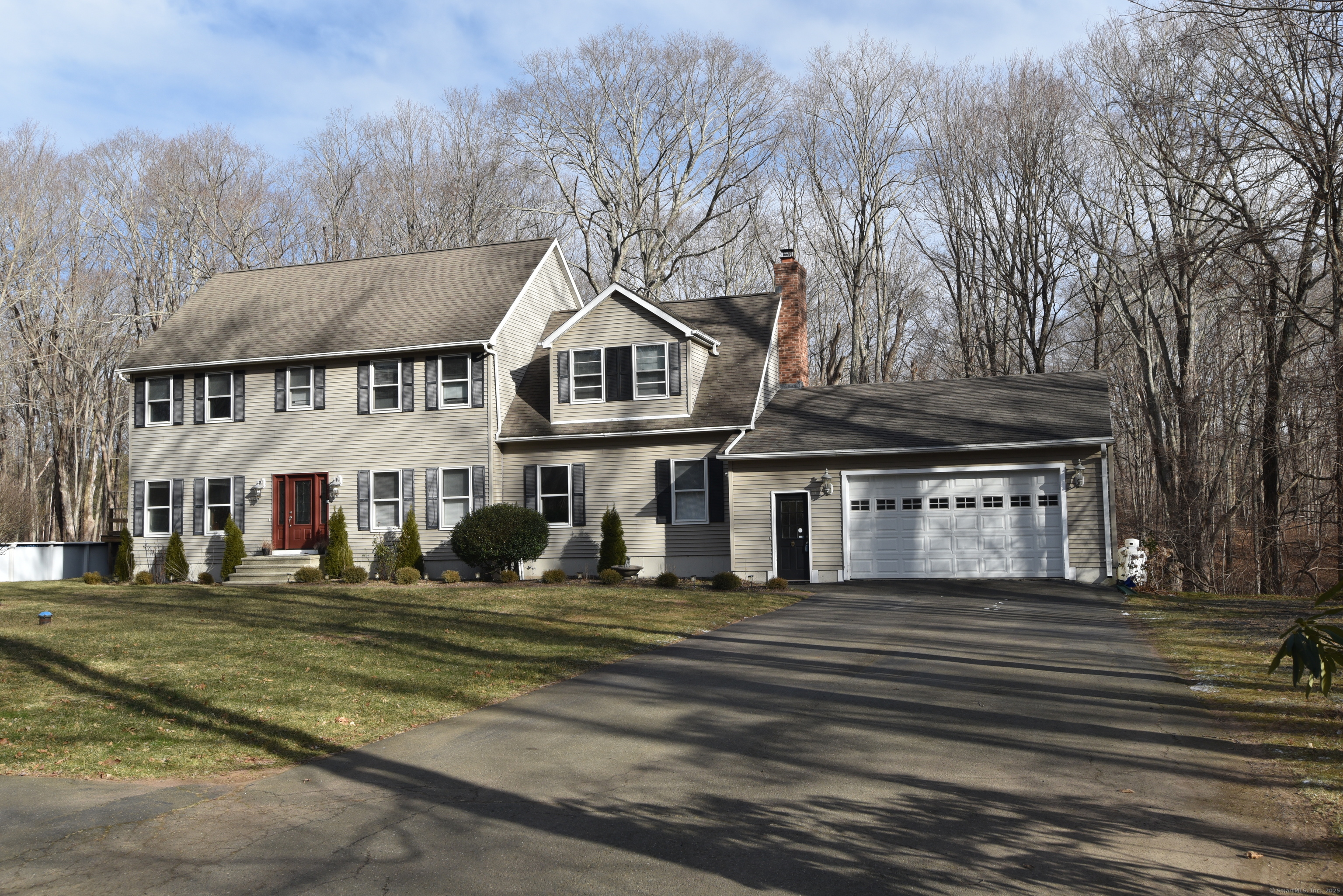 Middletown Avenue, North Branford, Connecticut - 4 Bedrooms  
3 Bathrooms  
7 Rooms - 