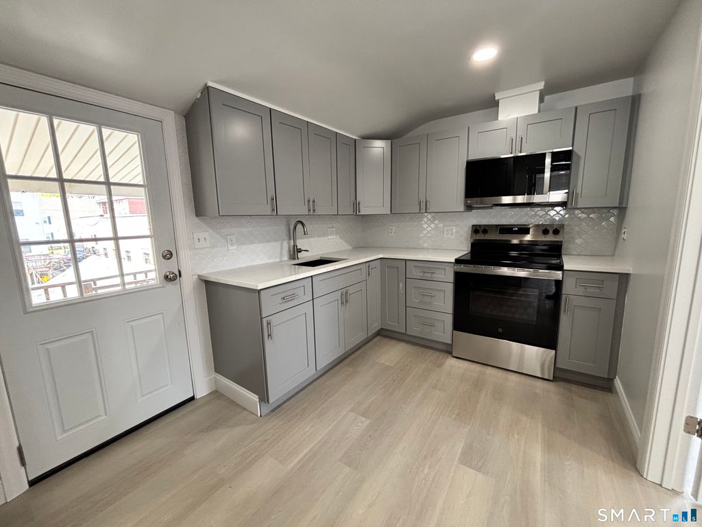 Photo of 23 Roosevelt Avenue #2, Stamford, CT 06902 (MLS # 24168292)