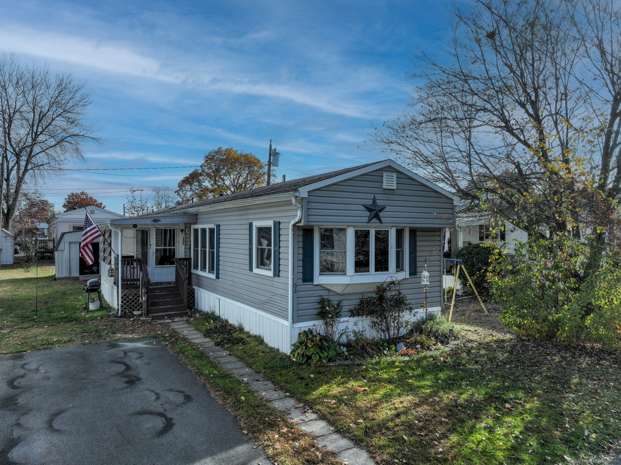 62 Elm Street, East Windsor, Connecticut - 2 Bedrooms  
2 Bathrooms  
4 Rooms - 