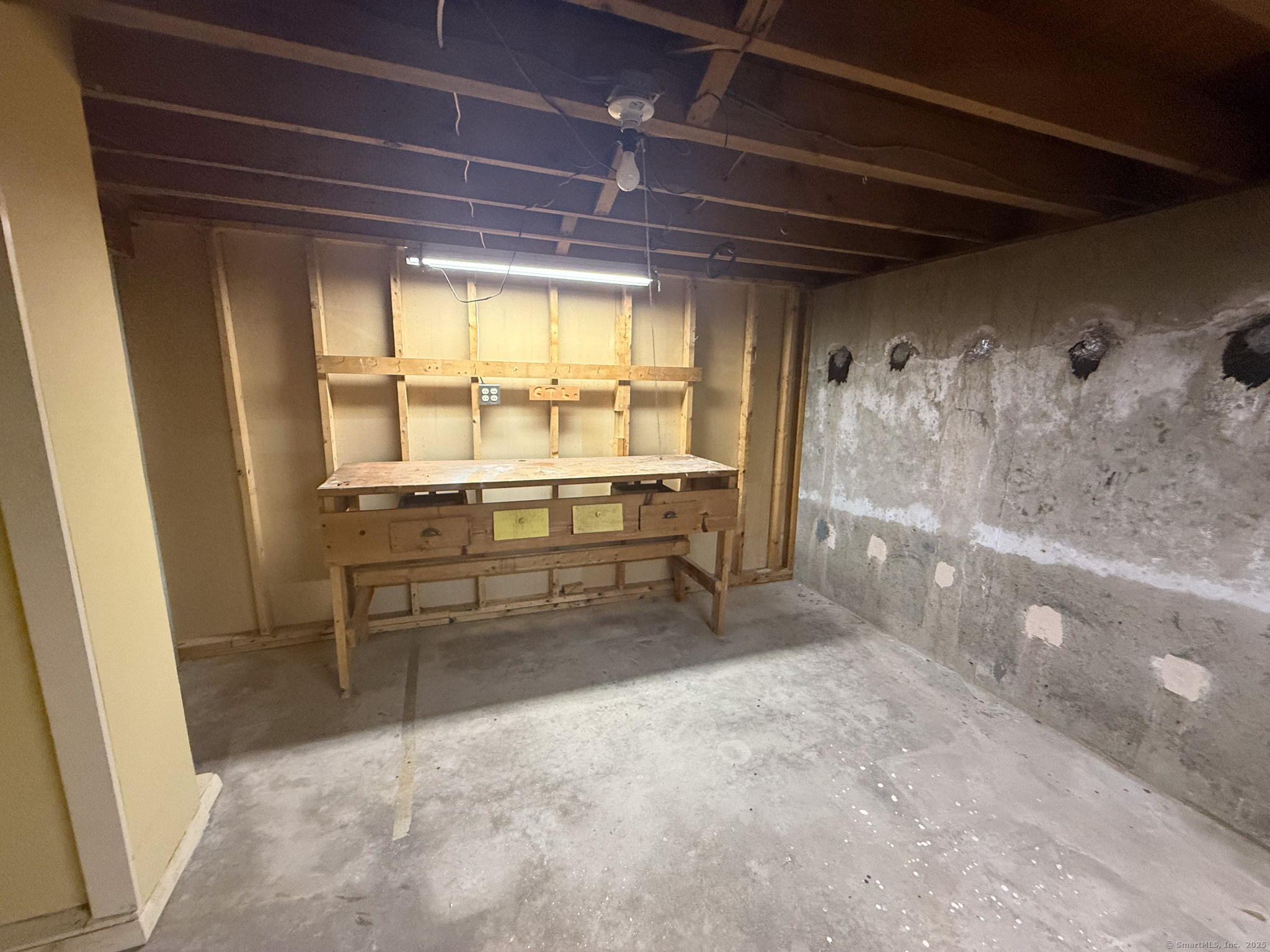 Simsbury, Connecticut 06089, United States, 2 Bedrooms Bedrooms, ,1 BathroomBathrooms,Residential,Active,193163