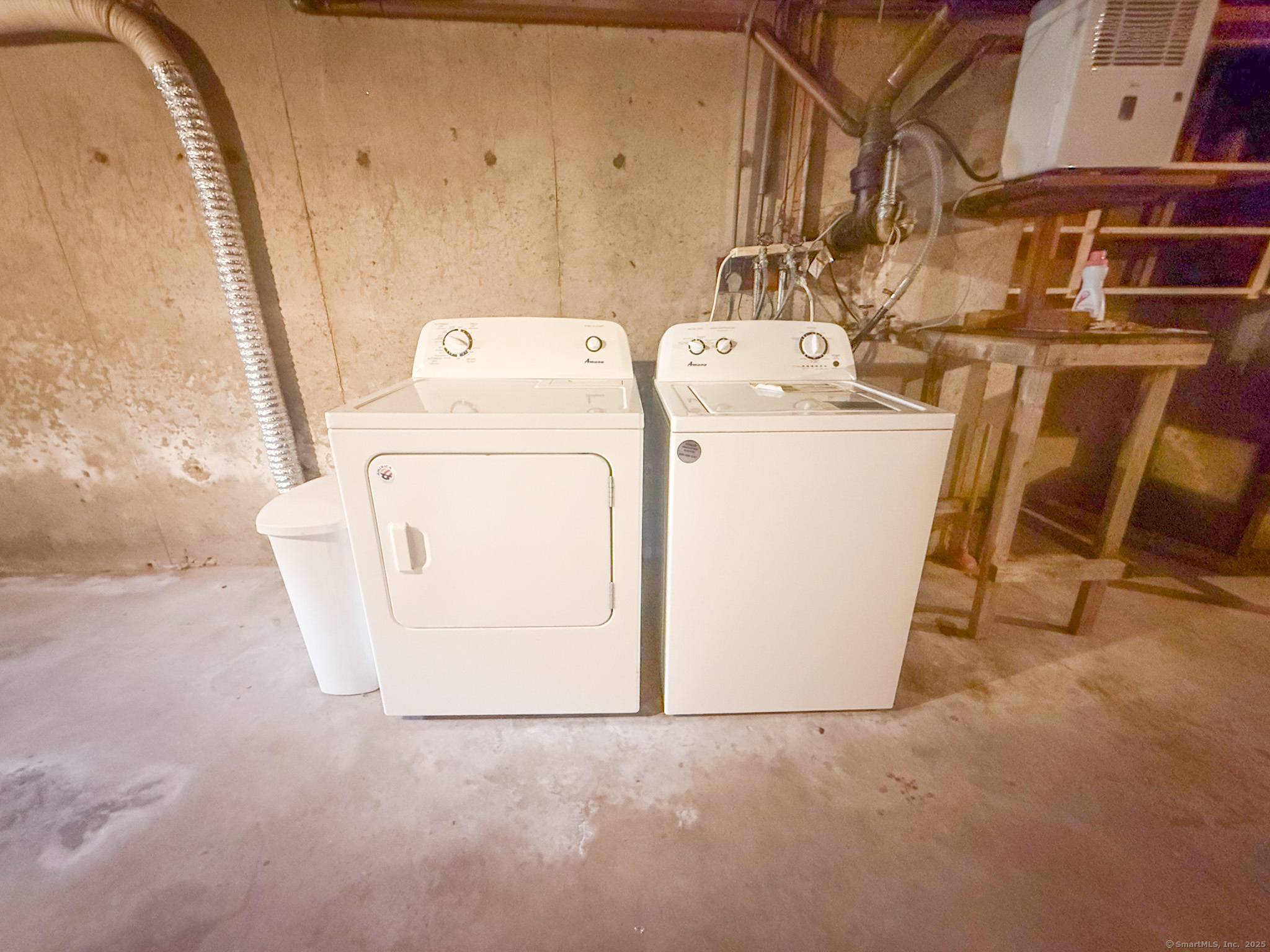 Simsbury, Connecticut 06089, United States, 2 Bedrooms Bedrooms, ,1 BathroomBathrooms,Residential,Active,193163