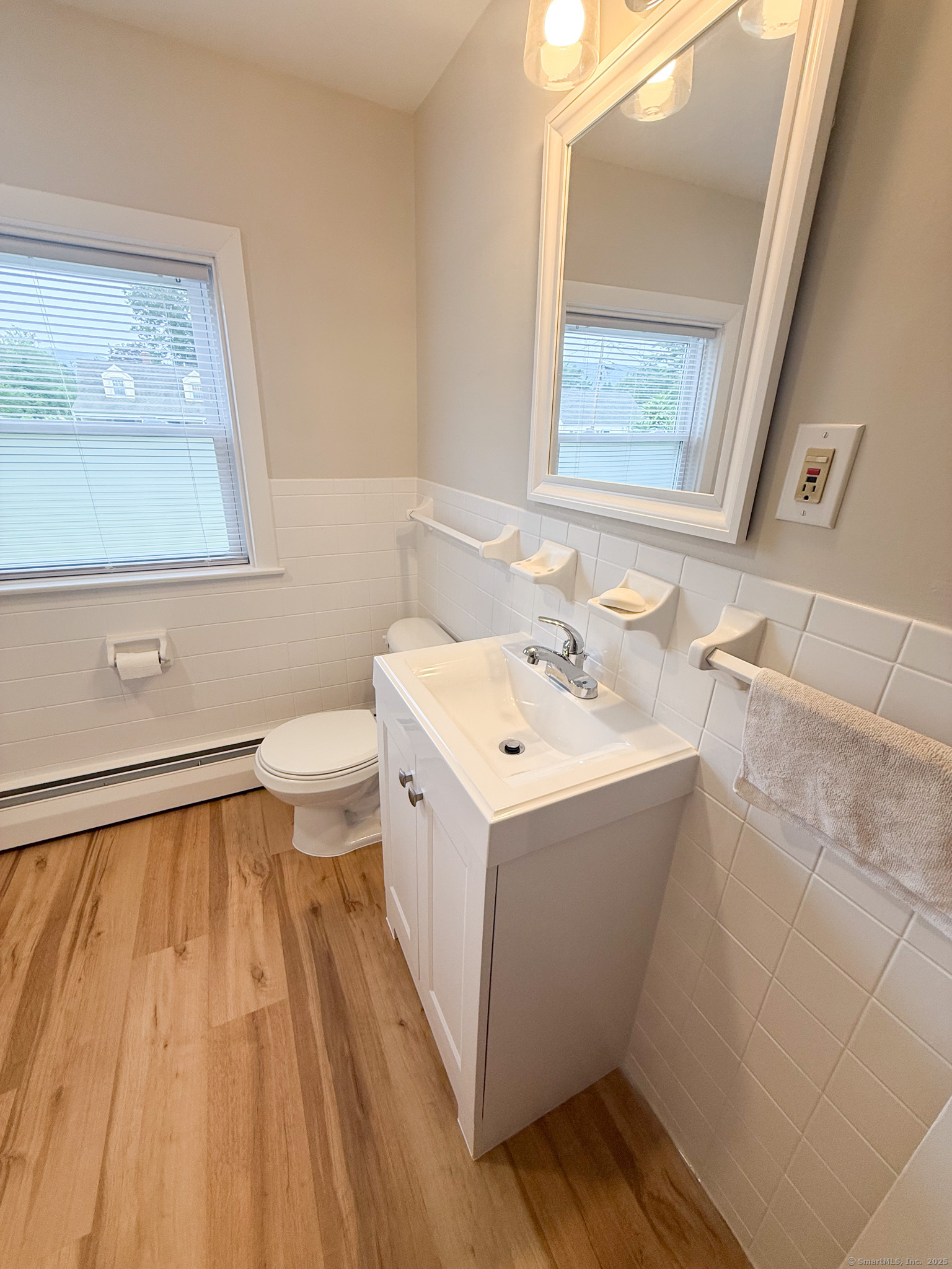 Simsbury, Connecticut 06089, United States, 2 Bedrooms Bedrooms, ,1 BathroomBathrooms,Residential,Active,193163