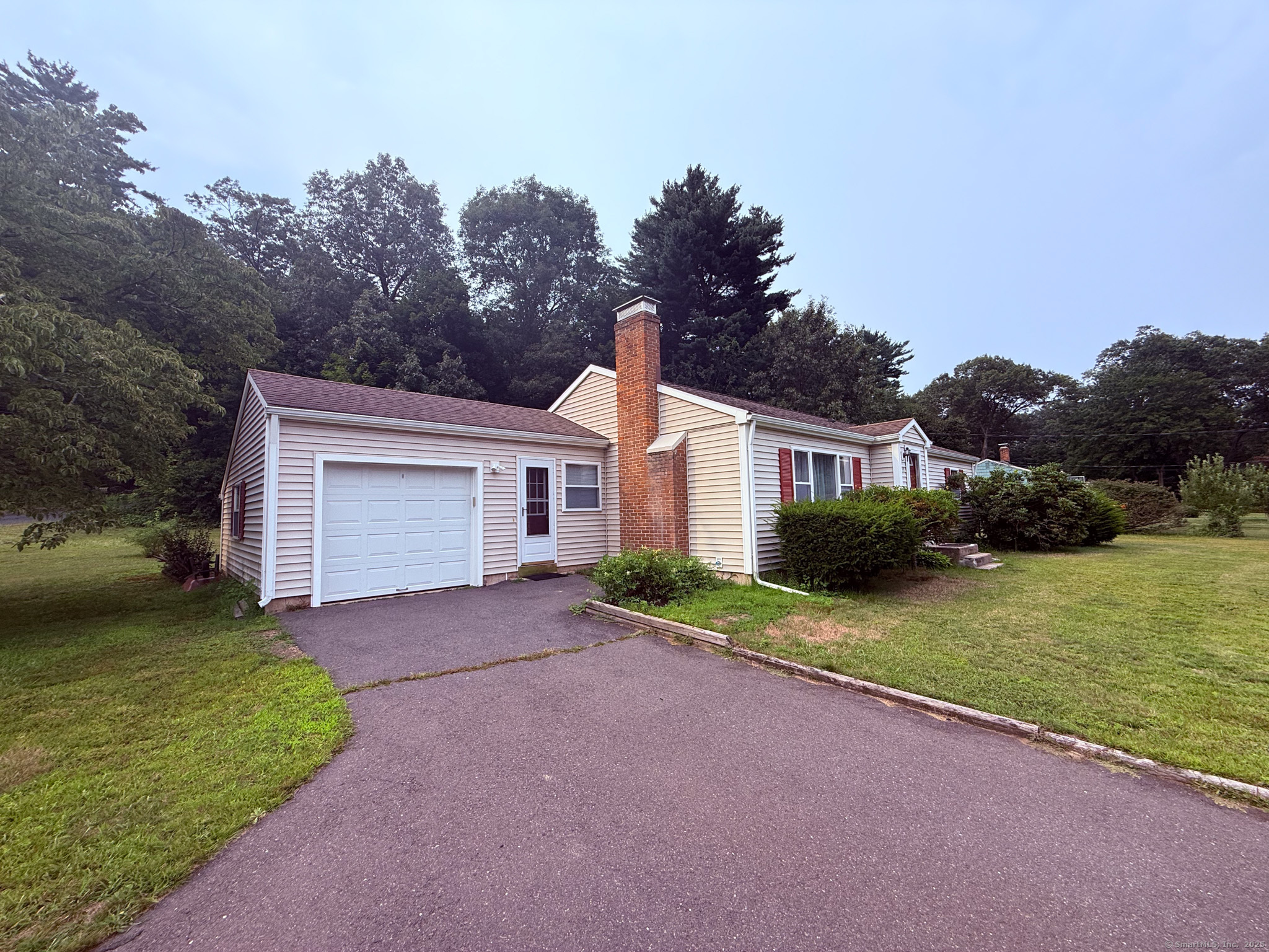 Simsbury, Connecticut 06089, United States, 2 Bedrooms Bedrooms, ,1 BathroomBathrooms,Residential,Active,193163