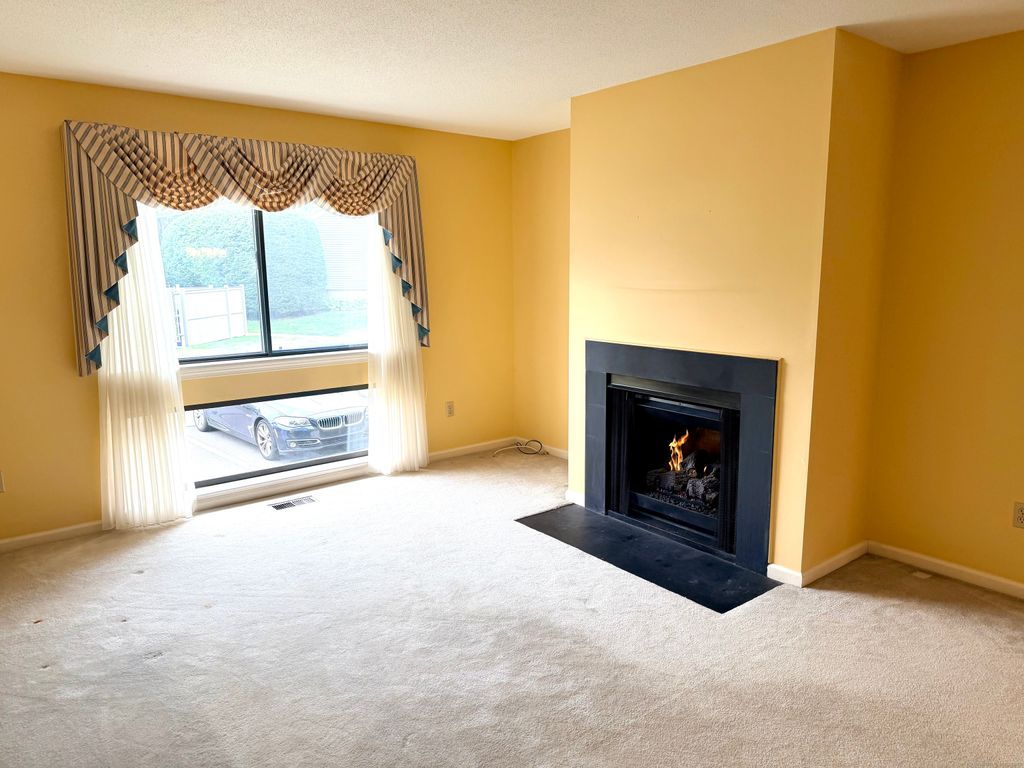 Photo of 40 Crossroads Lane #40, Glastonbury, CT 06033 (MLS # 24135935)