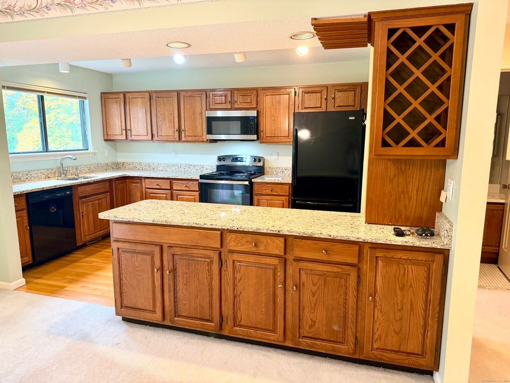 Photo of 40 Crossroads Lane #40, Glastonbury, CT 06033 (MLS # 24135935)