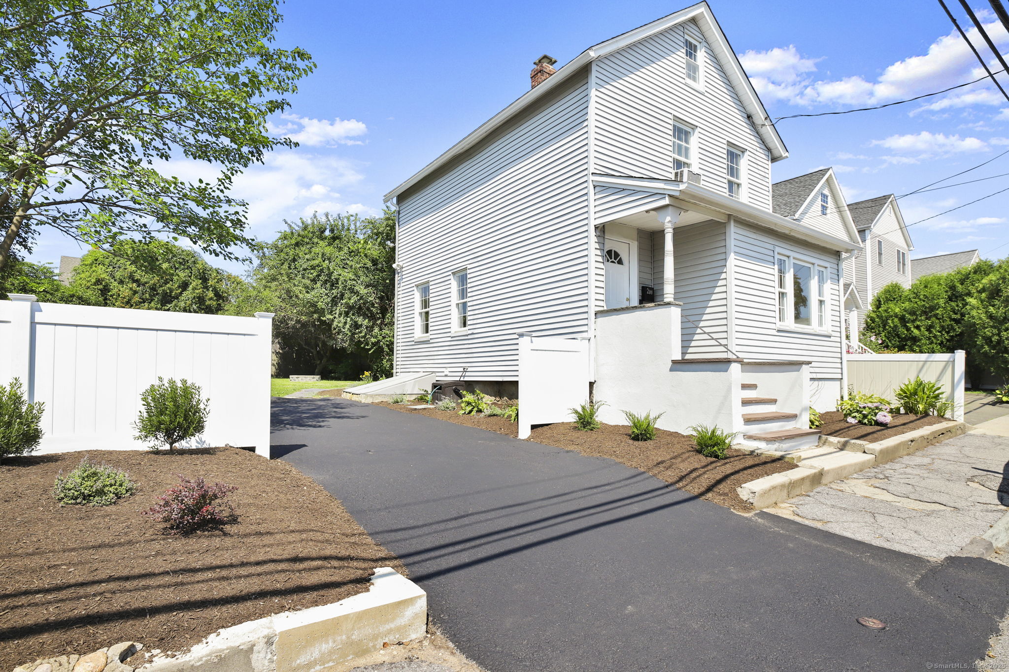 Property for Sale at Wardwell Street, Stamford, Connecticut - Bedrooms: 2 
Bathrooms: 2 
Rooms: 6  - $549,900