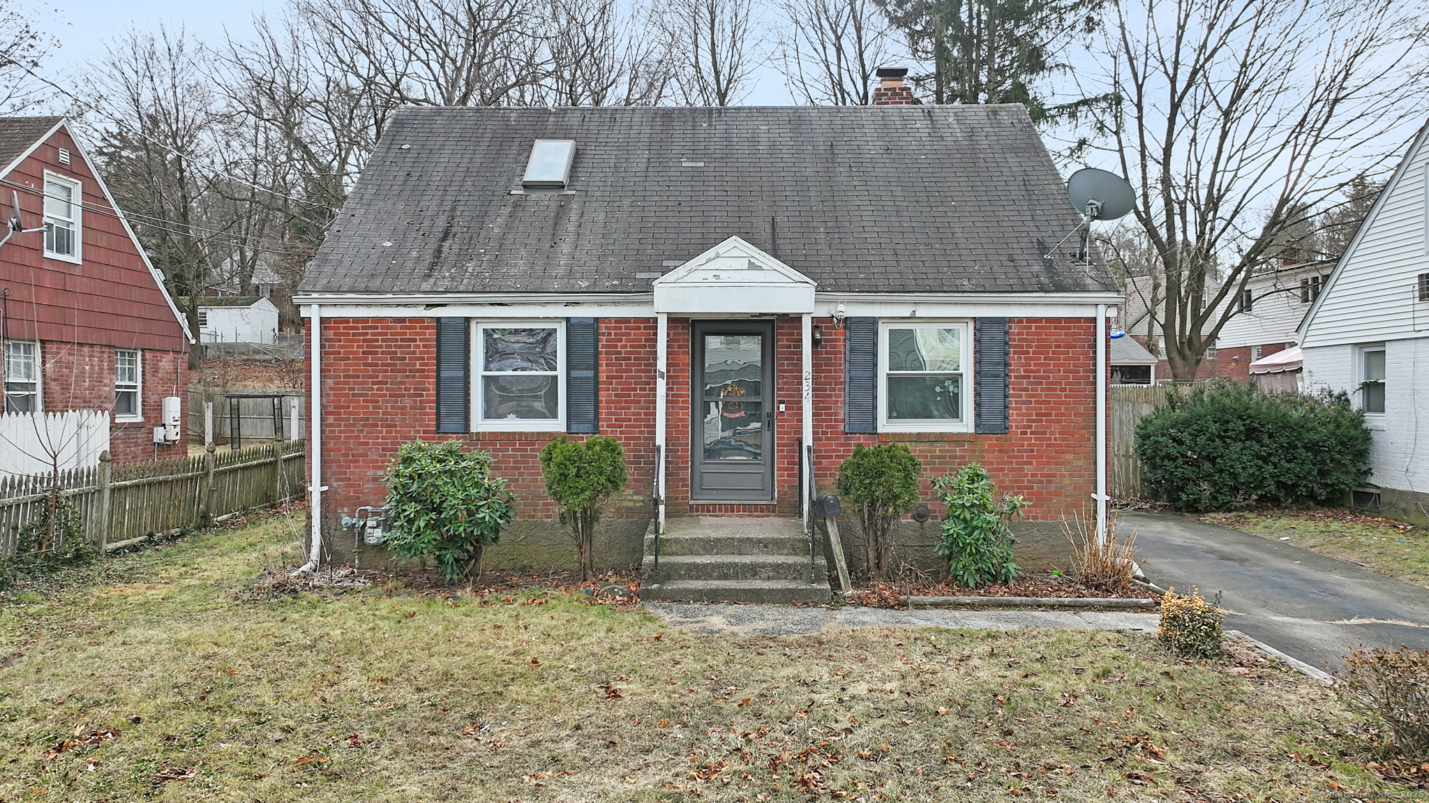 Property for Sale at Augur Street, Hamden, Connecticut - Bedrooms: 2 
Bathrooms: 2 
Rooms: 5  - $290,000