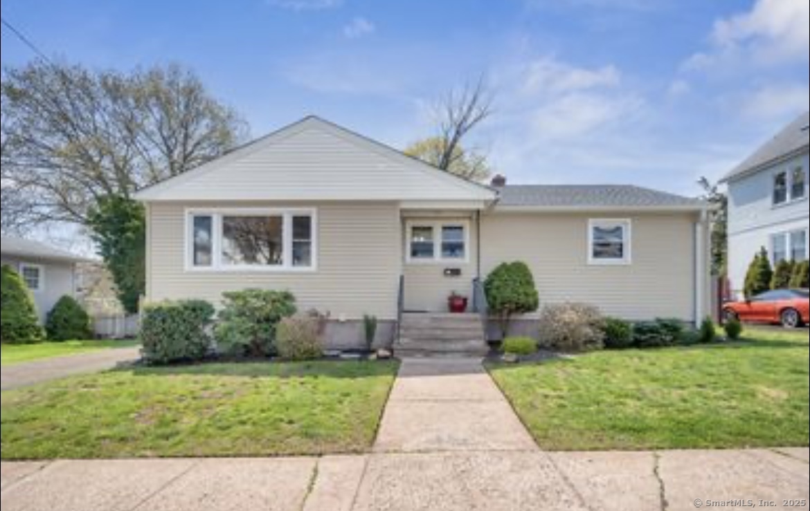 Clifford Terrace, New Haven, Connecticut - 3 Bedrooms  
1 Bathrooms  
5 Rooms - 