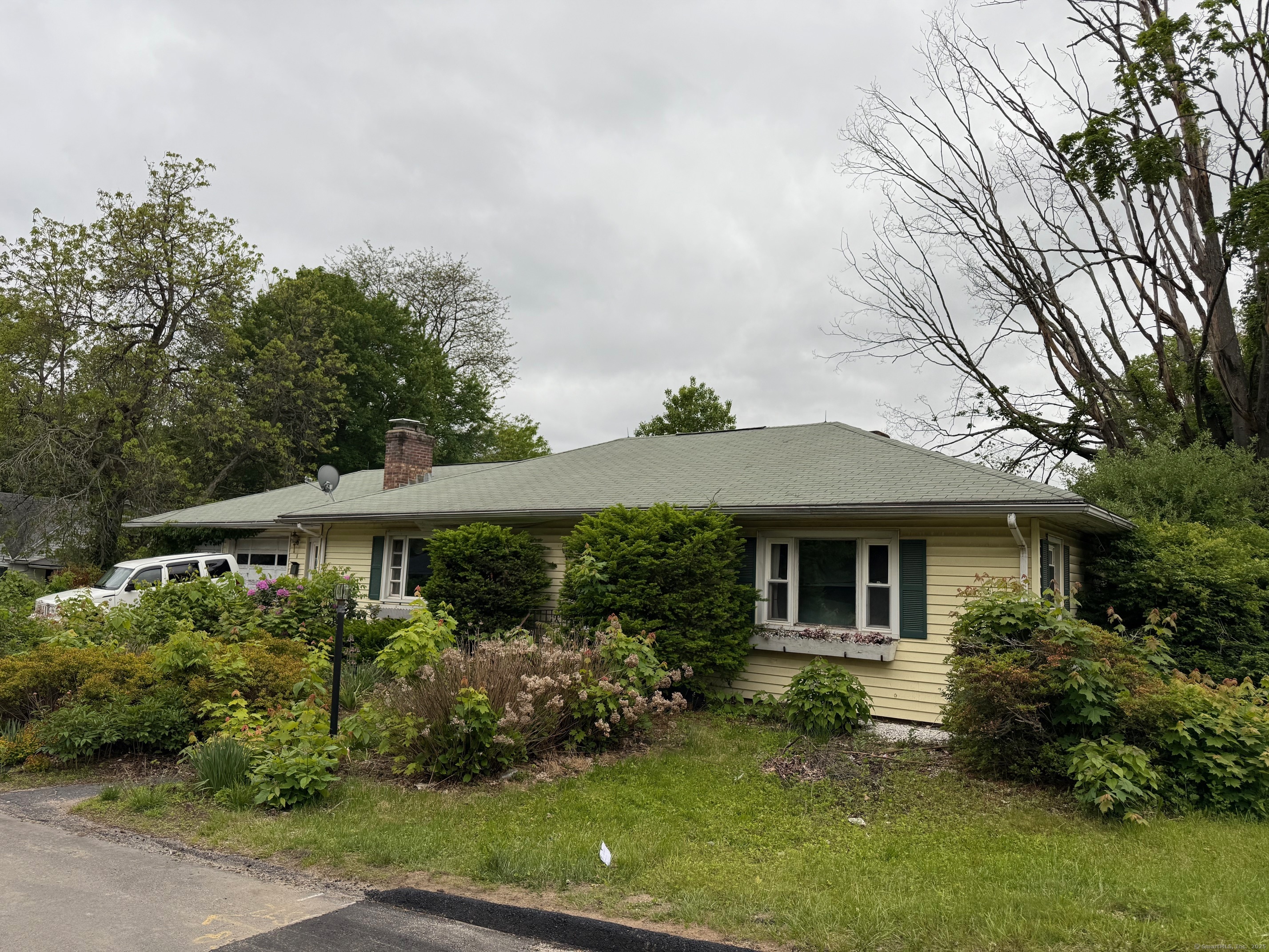 Property for Sale at Bonnie Lane, Waterbury, Connecticut - Bedrooms: 3 
Bathrooms: 2 
Rooms: 5  - $255,000
