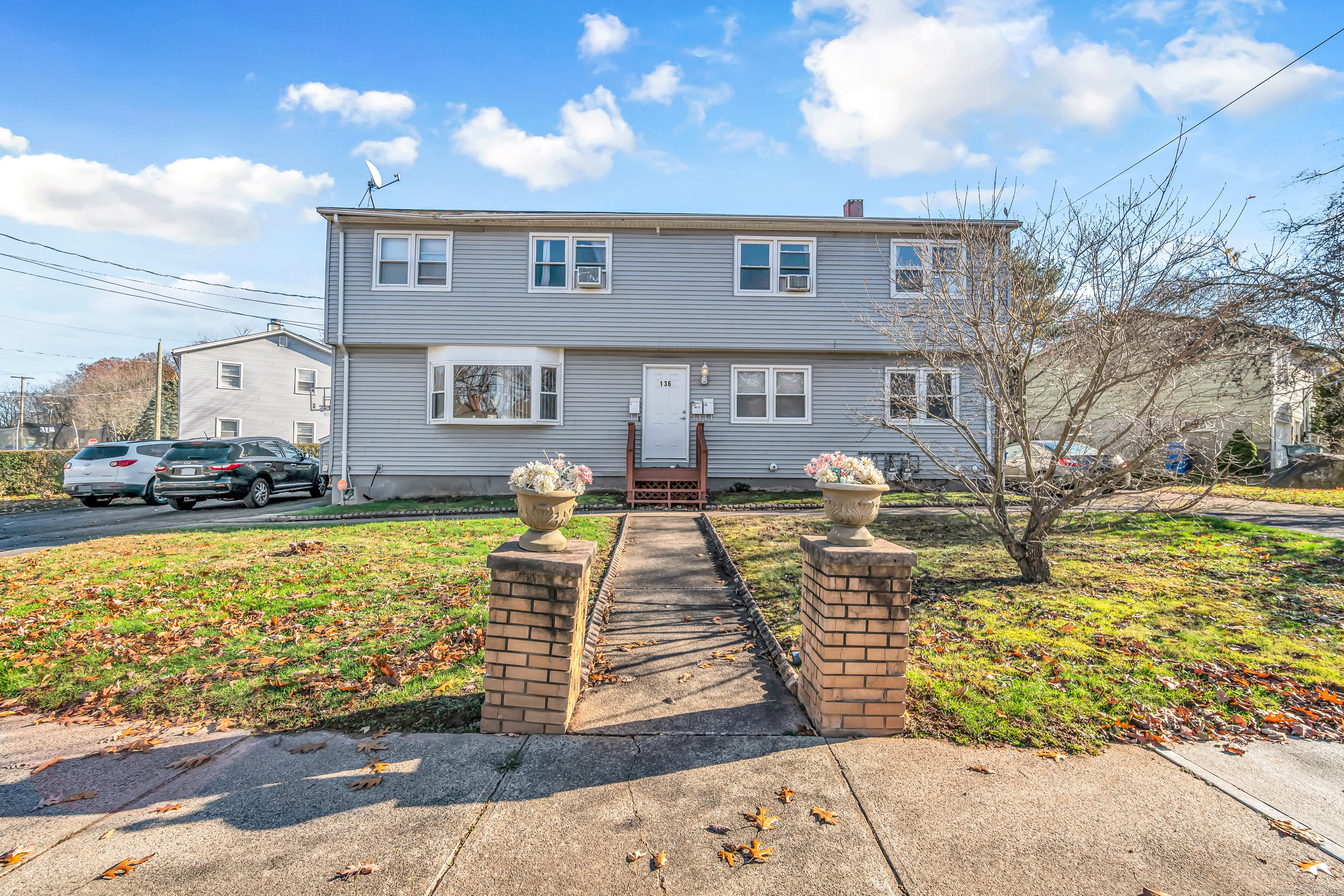 Property for Sale at High Top Circle, Hamden, Connecticut - Bedrooms: 7 
Bathrooms: 4 
Rooms: 14  - $550,000