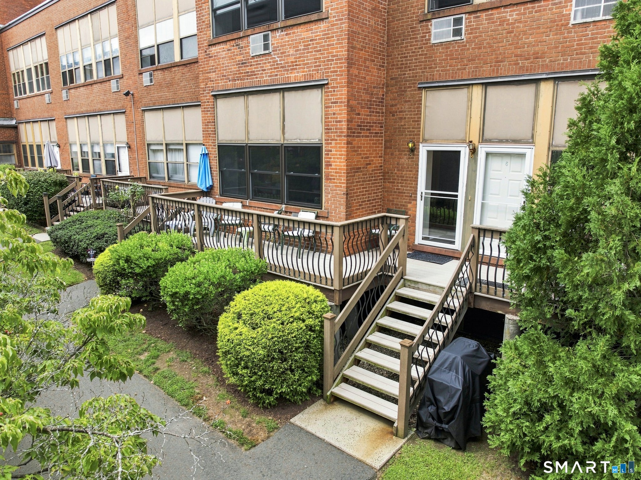 201 College Street 10