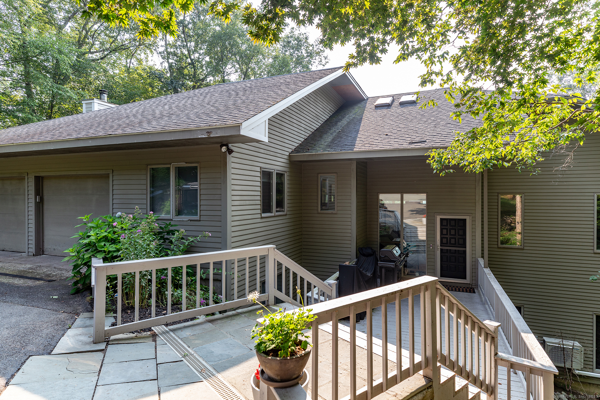 62 Tepi Drive