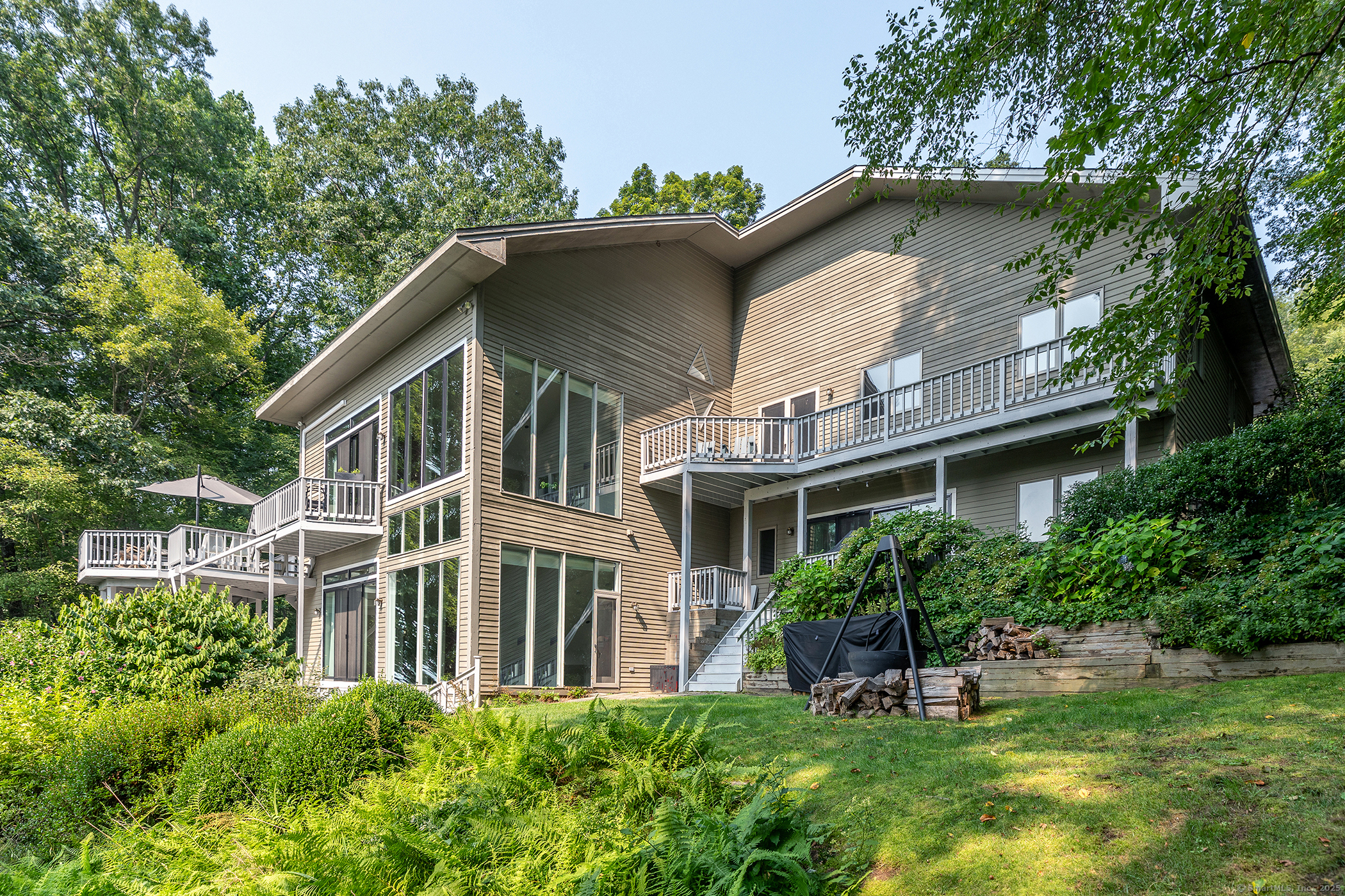 62 Tepi Drive