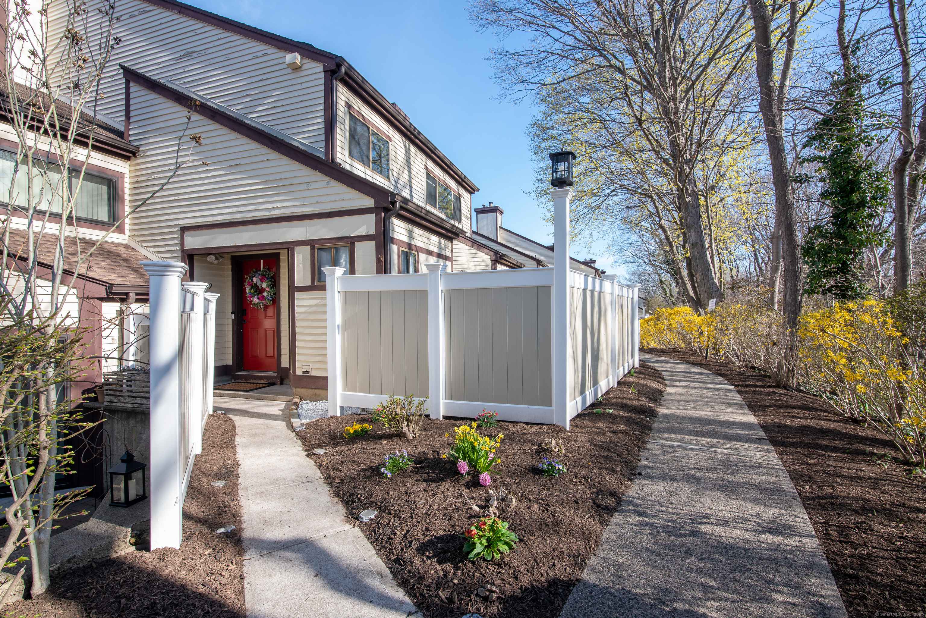 Property for Sale at Main Street 19B, Branford, Connecticut - Bedrooms: 2 
Bathrooms: 2 
Rooms: 5  - $330,000