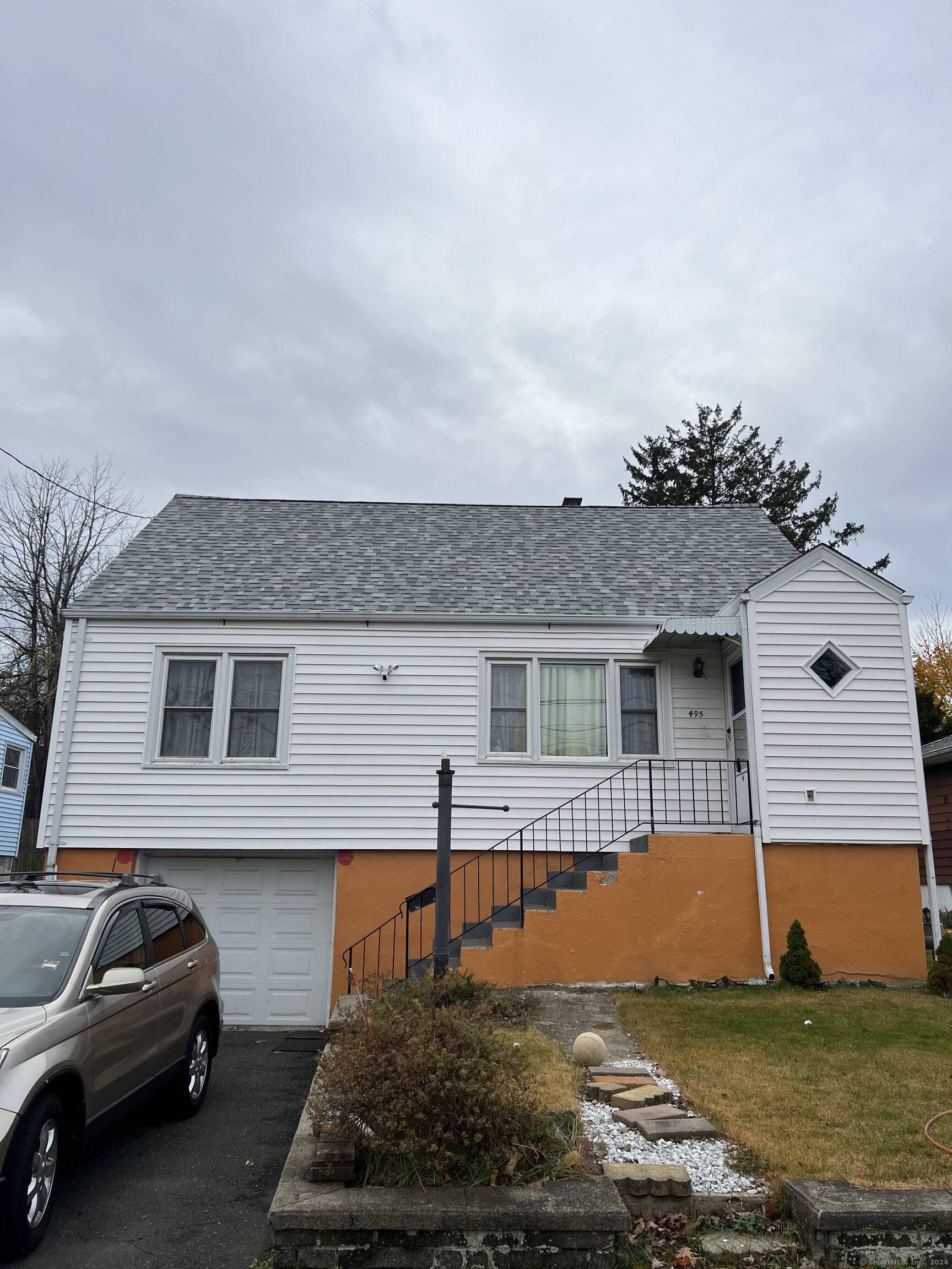 495 Hart Street, Bridgeport, Connecticut - 4 Bedrooms  
1 Bathrooms  
6 Rooms - 