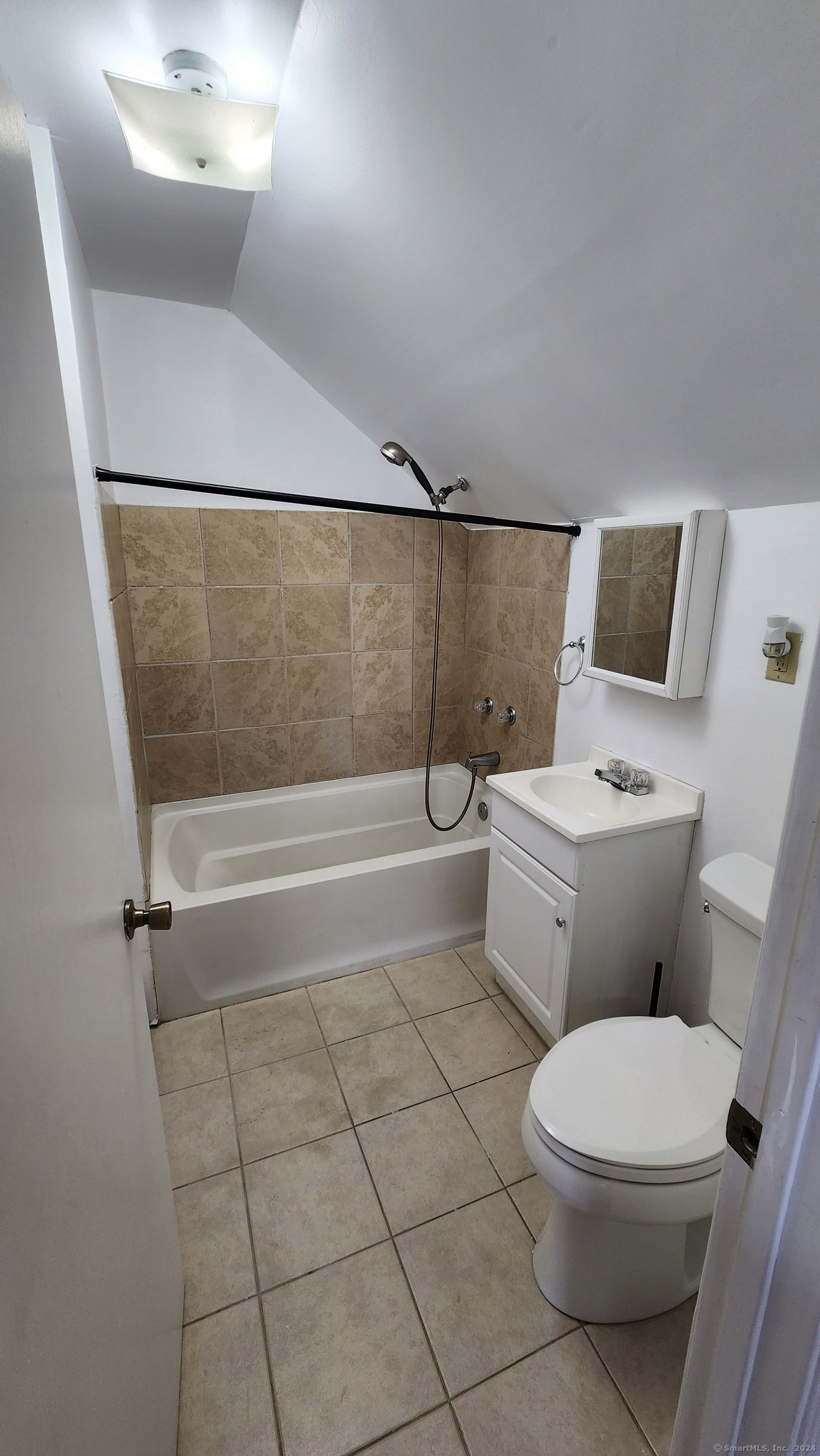 New Britain, Connecticut 06051, United States, 2 Bedrooms Bedrooms, ,2 BathroomsBathrooms,Residential,Pending,134327