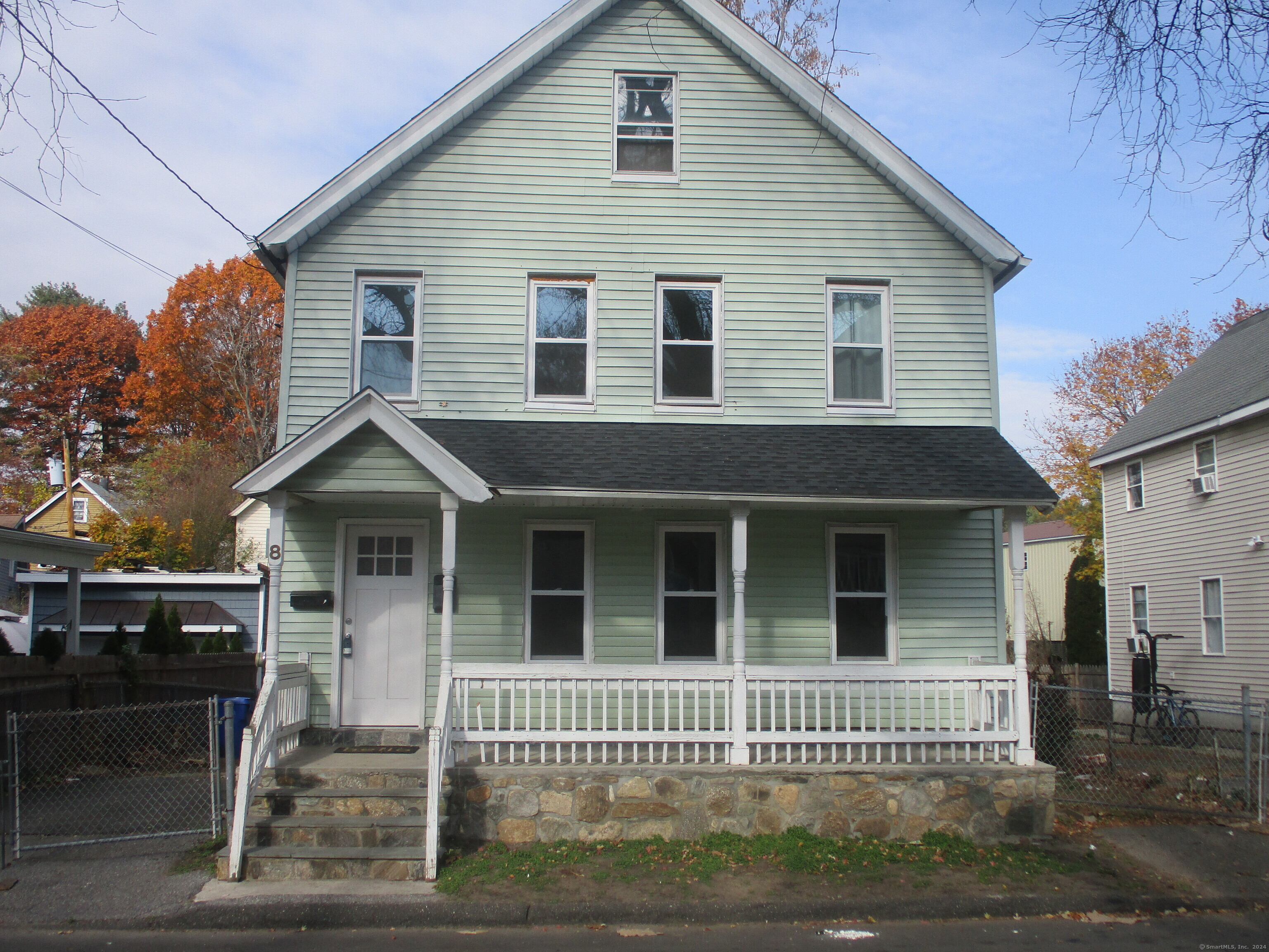 8 Olean Street, Norwalk, Connecticut - 2 Bedrooms  
1 Bathrooms  
4 Rooms - 