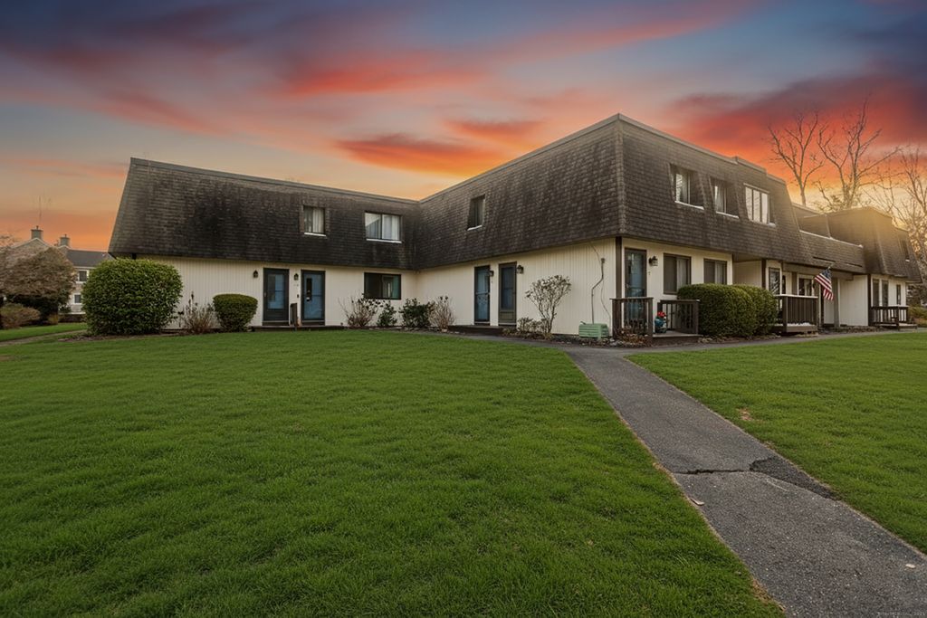 Photo of 78 Landing Circle #78, Suffield, CT 06078 (MLS # 24144127)