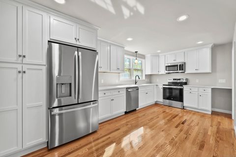 Tiny photo for 50 Garfield Avenue, Middletown, CT 06457 (MLS # 24146788)