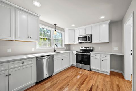 Tiny photo for 50 Garfield Avenue, Middletown, CT 06457 (MLS # 24146788)