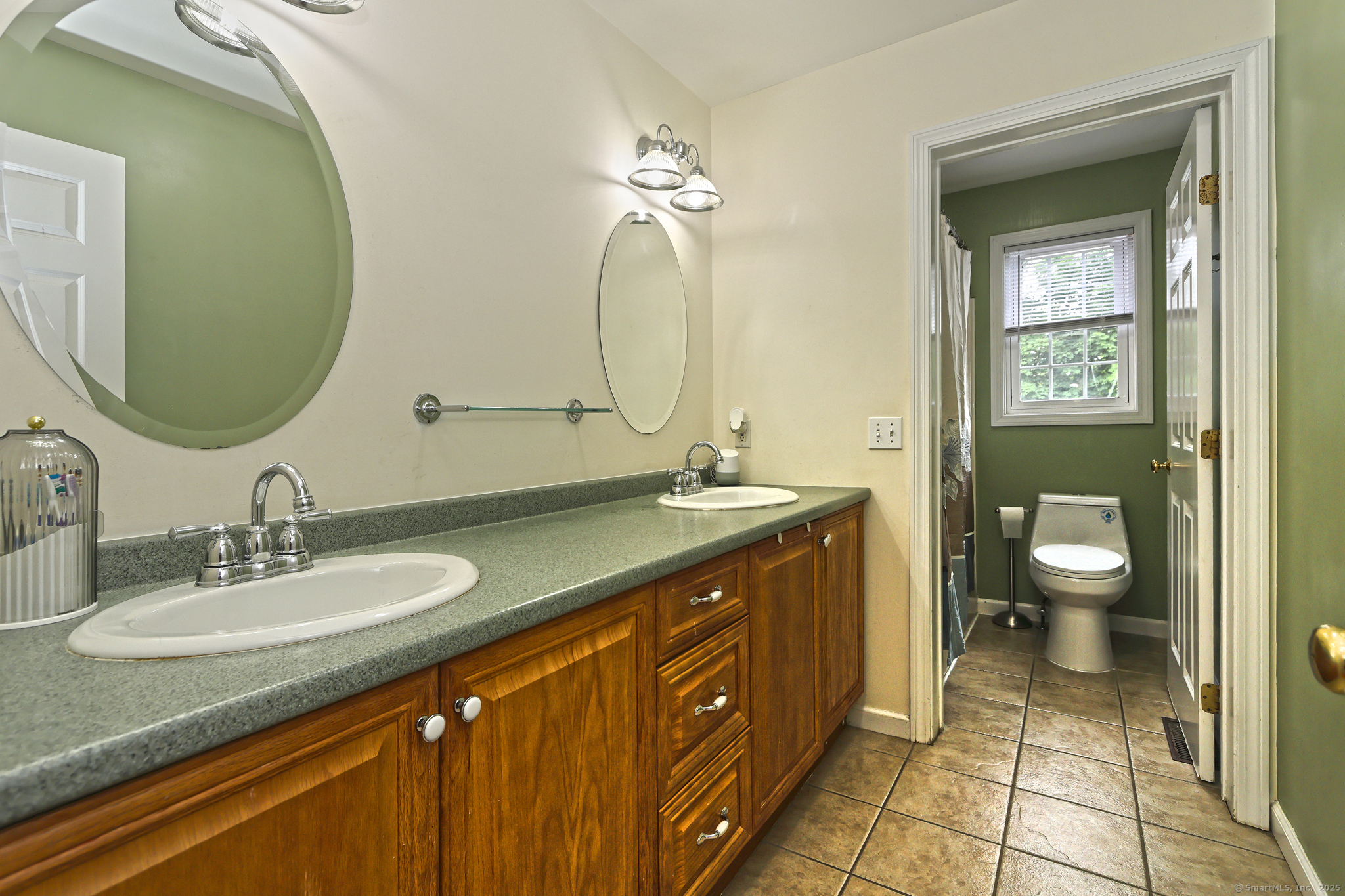 354 Lynne Place, Bridgeport, Connecticut image 32
