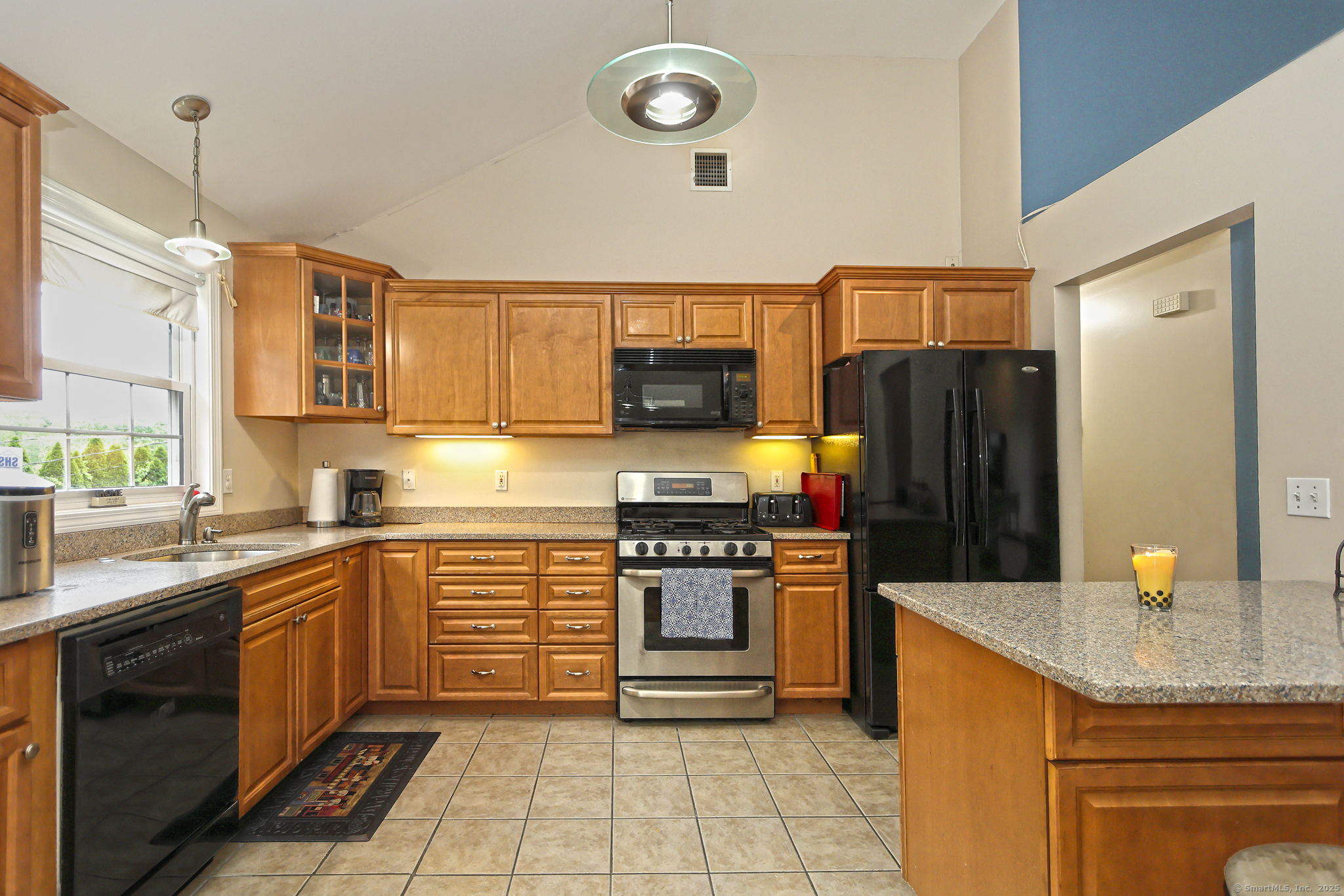 354 Lynne Place, Bridgeport, Connecticut image 9