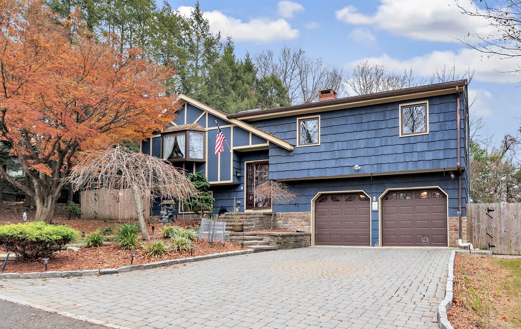 Photo of 8 Snug Harbor Drive, Danbury, CT 06811 (MLS # 24141359)