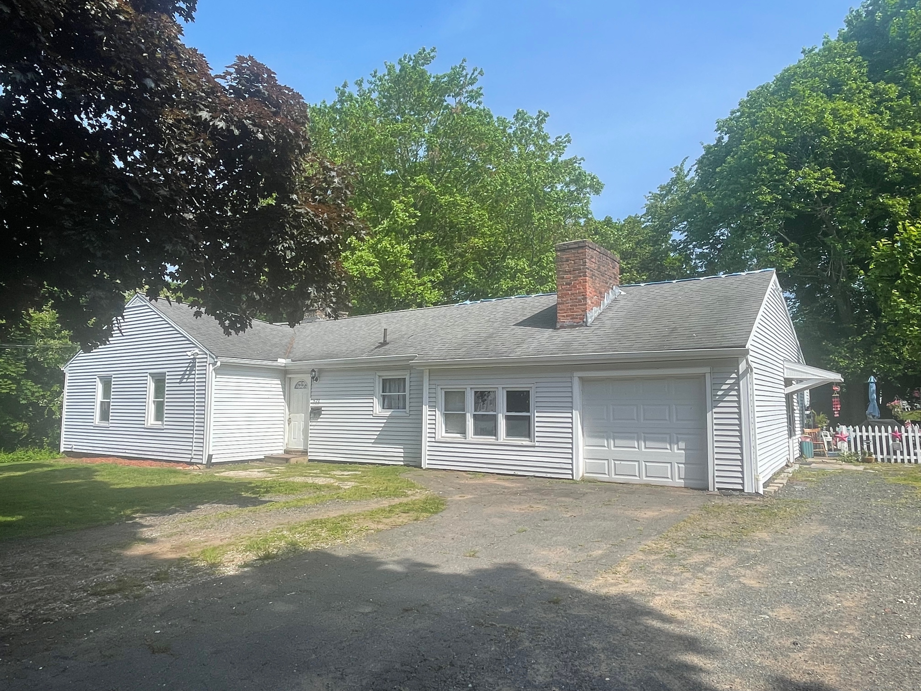 Mill Street, Southington, Connecticut - 4 Bedrooms  
2 Bathrooms  
9 Rooms - 