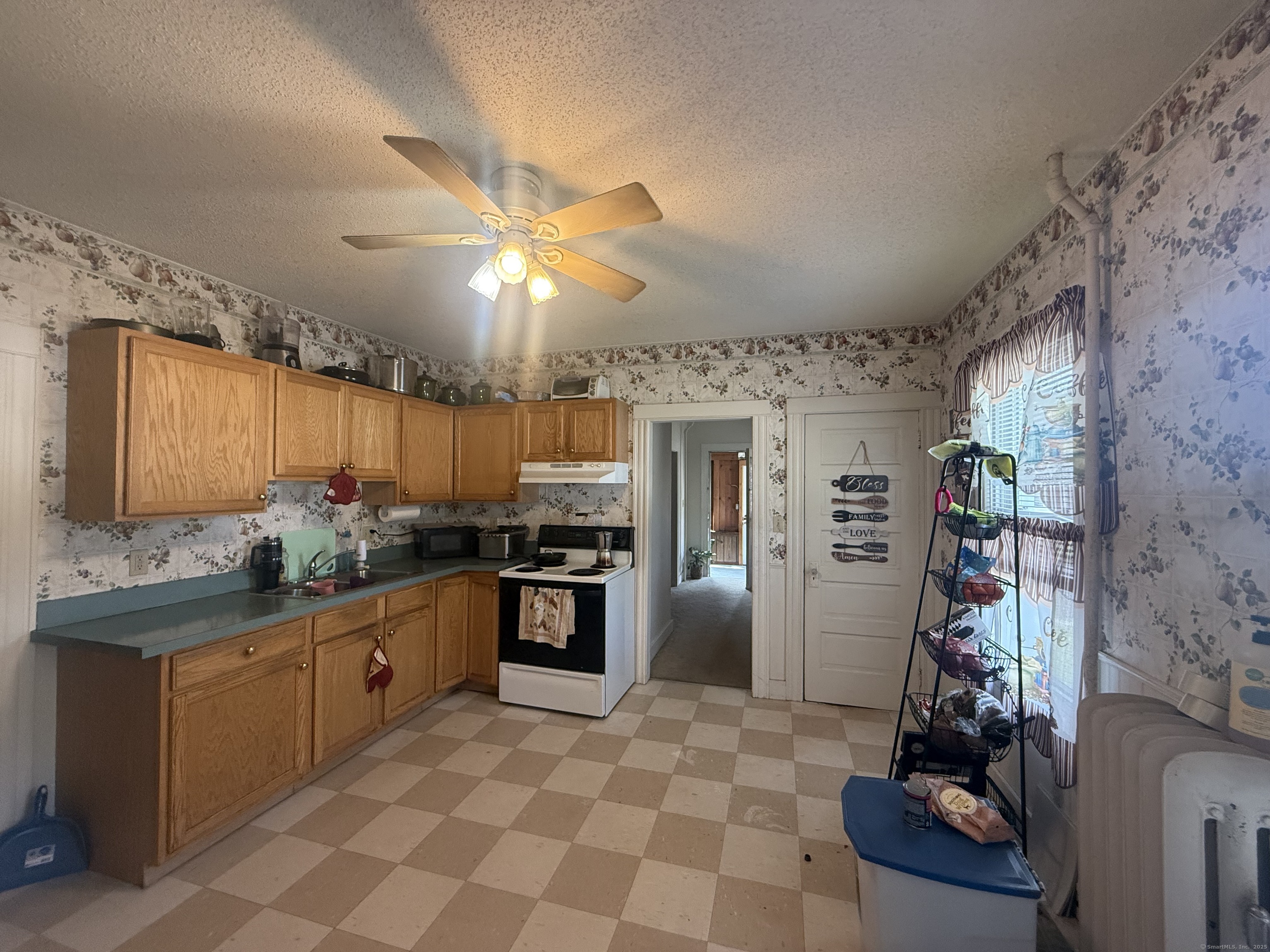 Bristol, Connecticut 06010, United States, 3 Bedrooms Bedrooms, ,2 BathroomsBathrooms,Residential,Active,152573