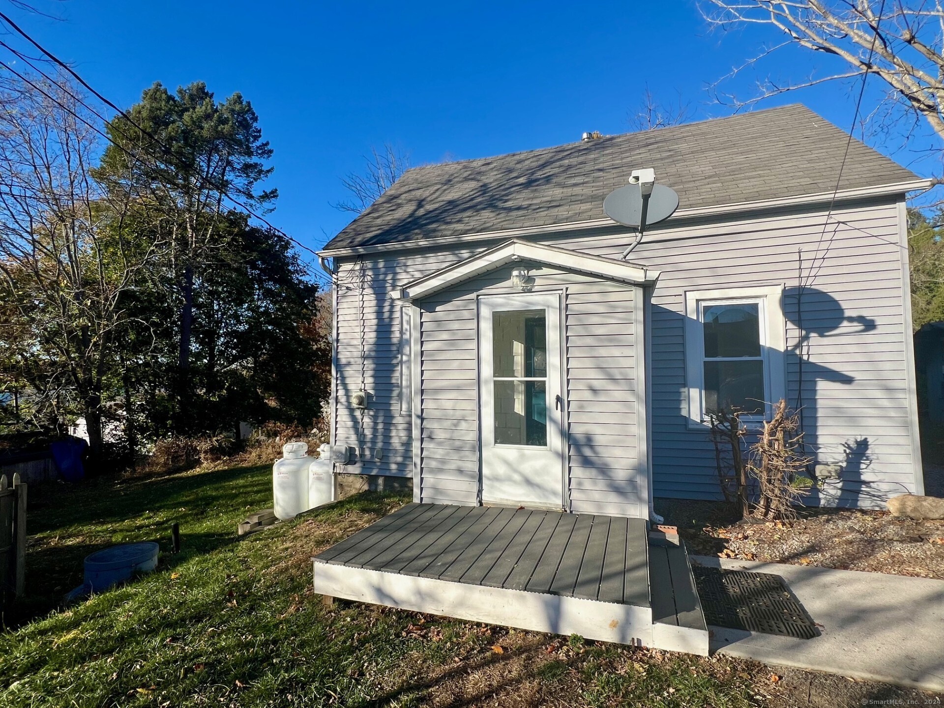 Rental Property at 8 Burgeville Court, Groton, Connecticut - Bedrooms: 2 
Bathrooms: 1 
Rooms: 5  - $2,200 MO.