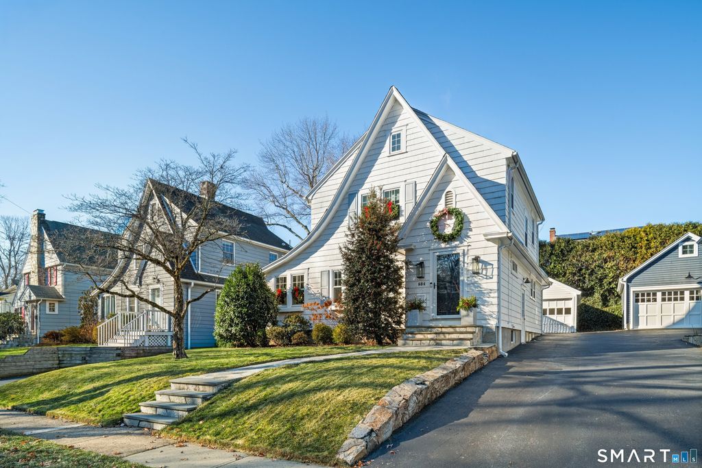 Photo of 984 Valley Road, Fairfield, CT 06825 (MLS # 24143920)