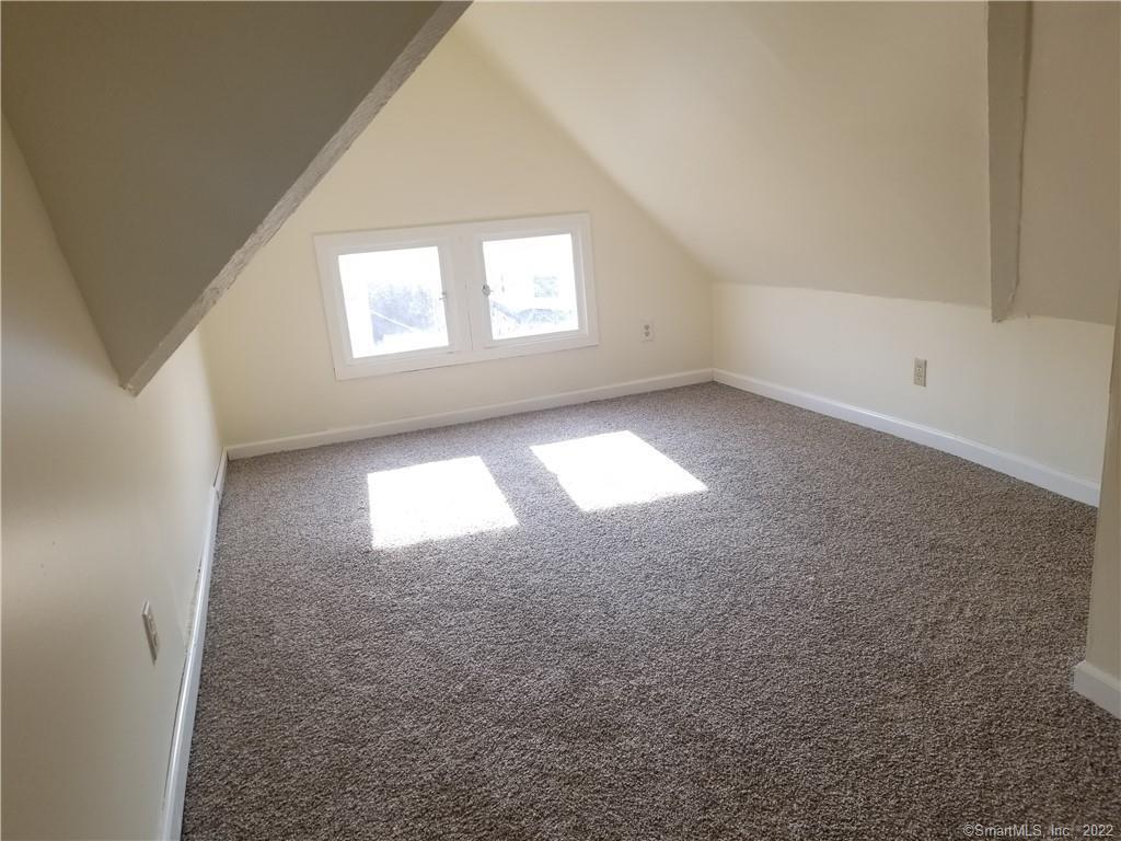 Rental Property at 86 Sanford Avenue 3, Bridgeport, Connecticut - Bedrooms: 3 
Bathrooms: 1 
Rooms: 5  - $1,875 MO.