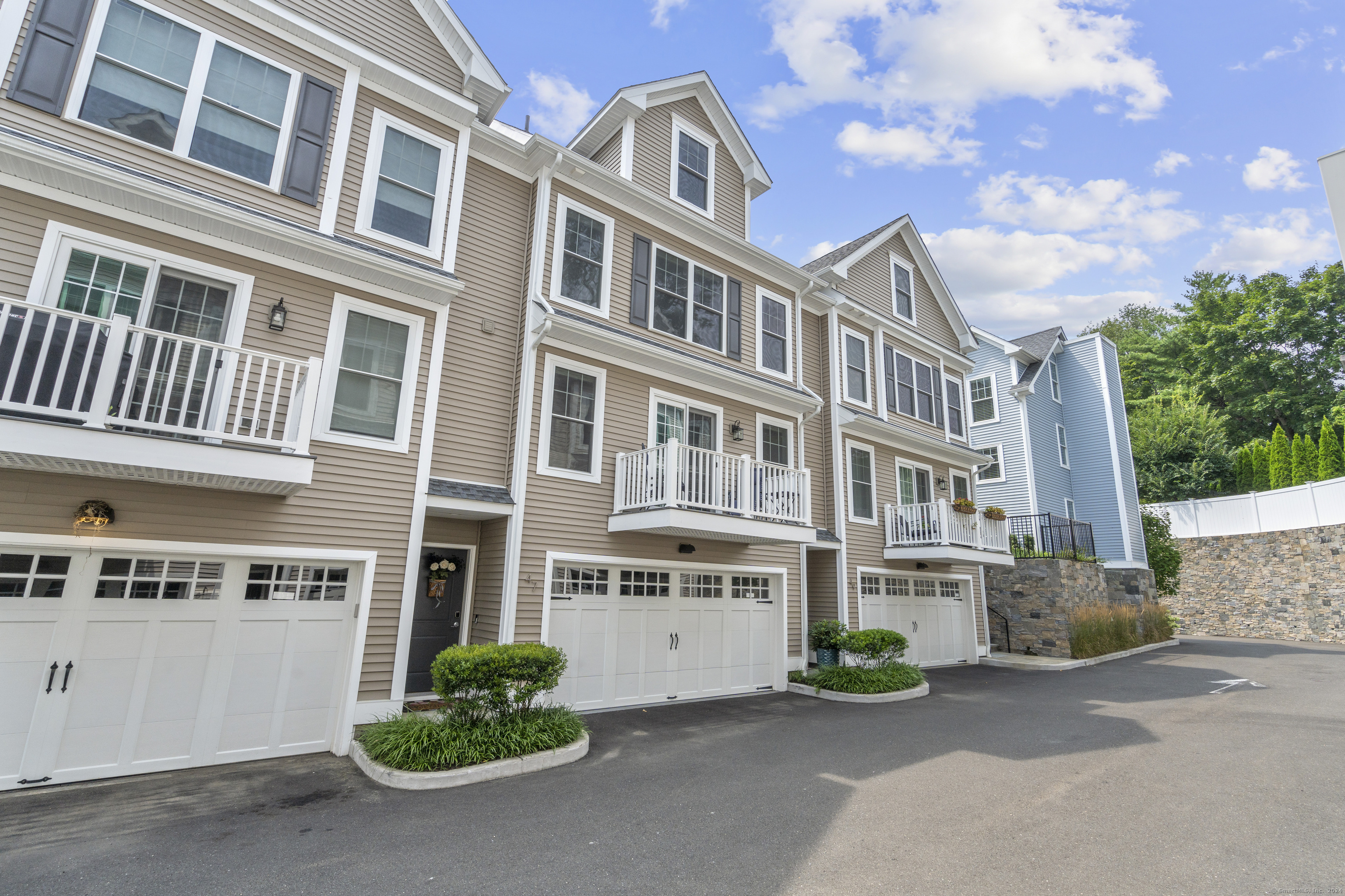 View Stamford, CT 06906 townhome