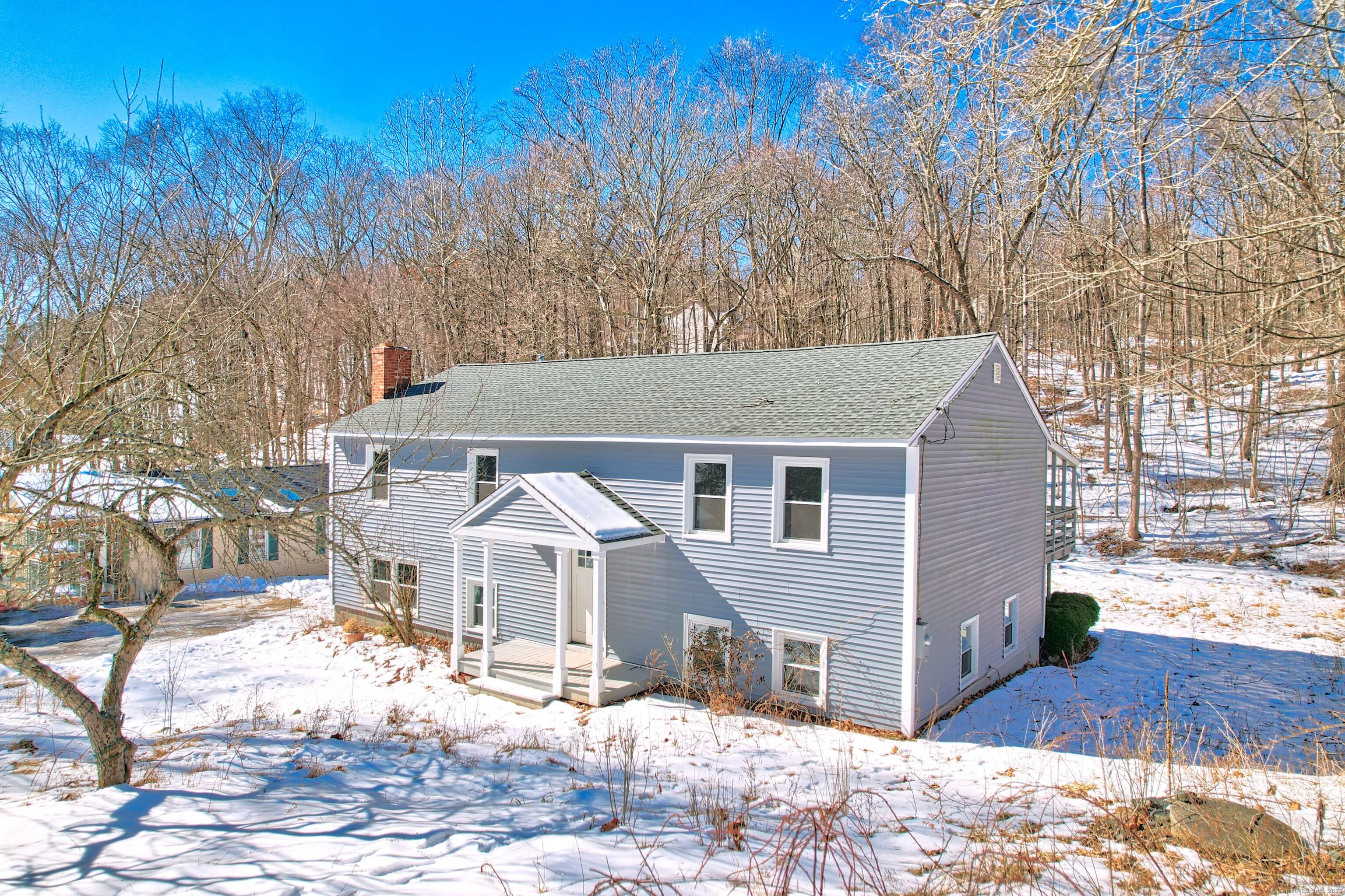 Sleepy Hollow Road, Southbury, Connecticut - 3 Bedrooms  
3 Bathrooms  
6 Rooms - 