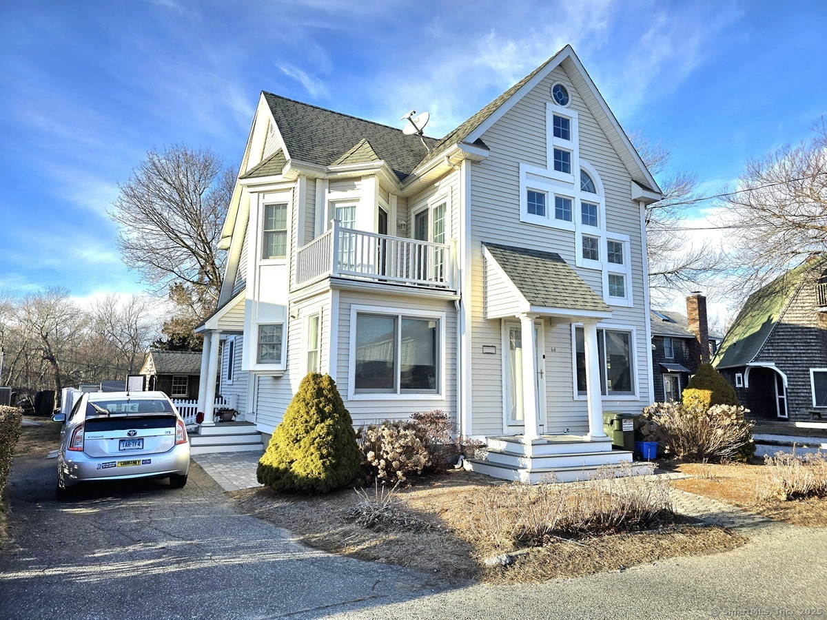 Chapman Avenue, Westbrook, Connecticut - 3 Bedrooms  
2 Bathrooms  
6 Rooms - 