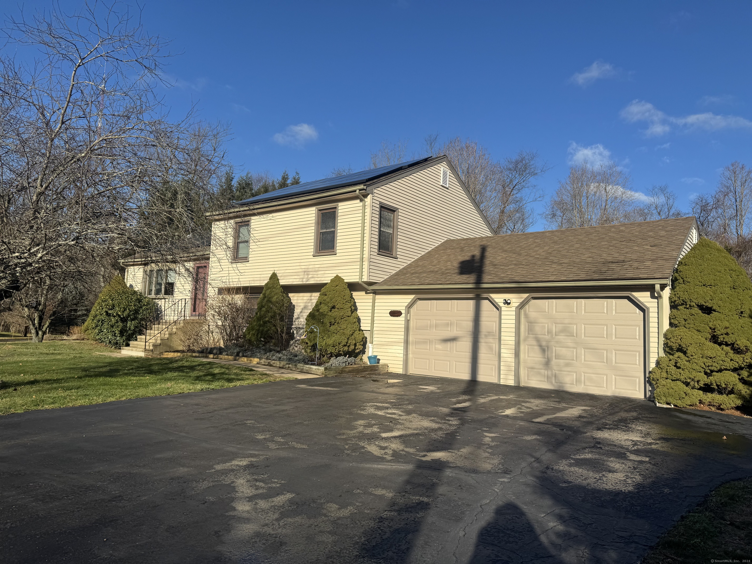 Property for Sale at 65 Duel Drive, Hamden, Connecticut - Bedrooms: 3 
Bathrooms: 2 
Rooms: 8  - $425,000