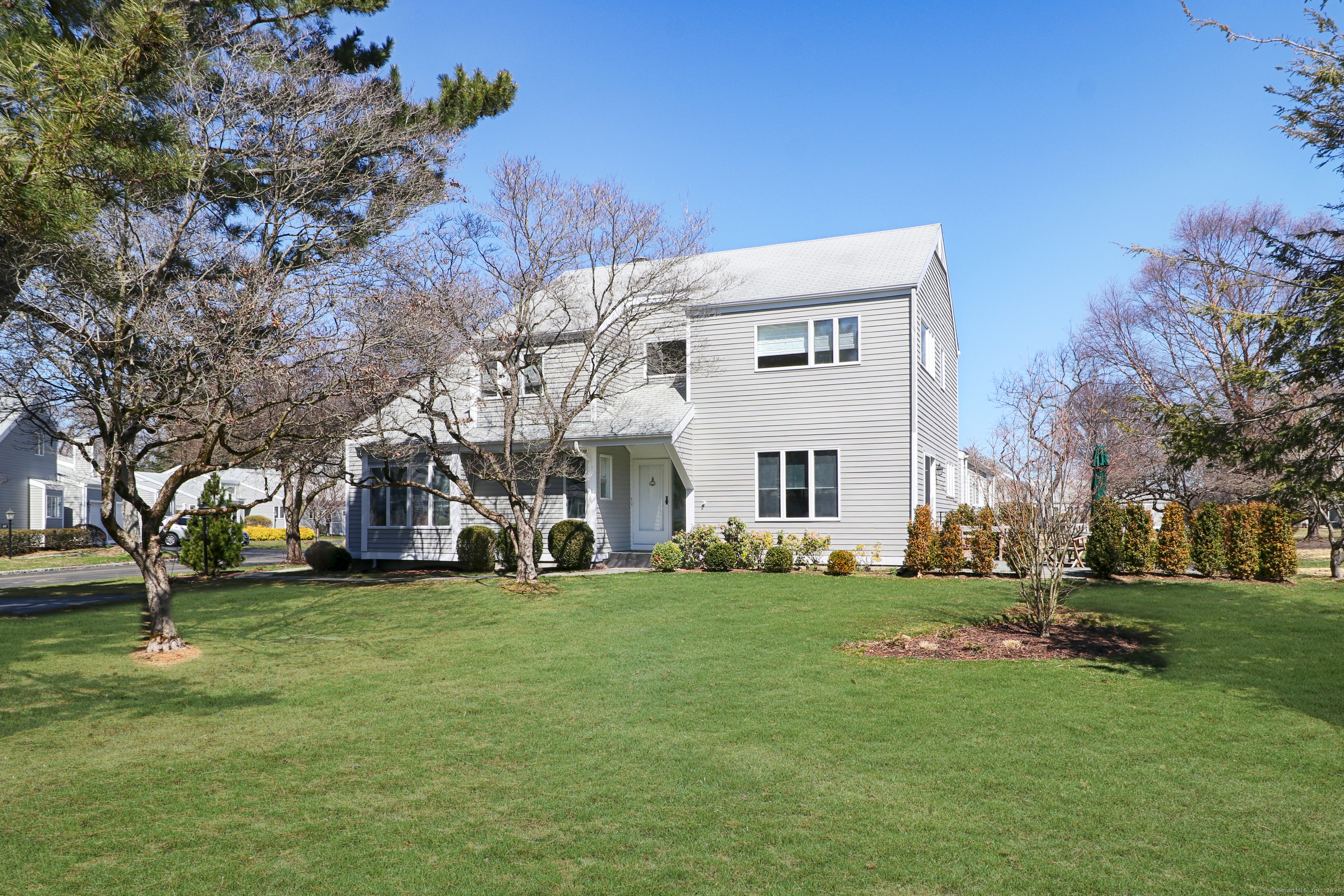 Rental Property at Field Point Drive 95, Fairfield, Connecticut - Bedrooms: 3 
Bathrooms: 3 
Rooms: 7  - $6,500 MO.